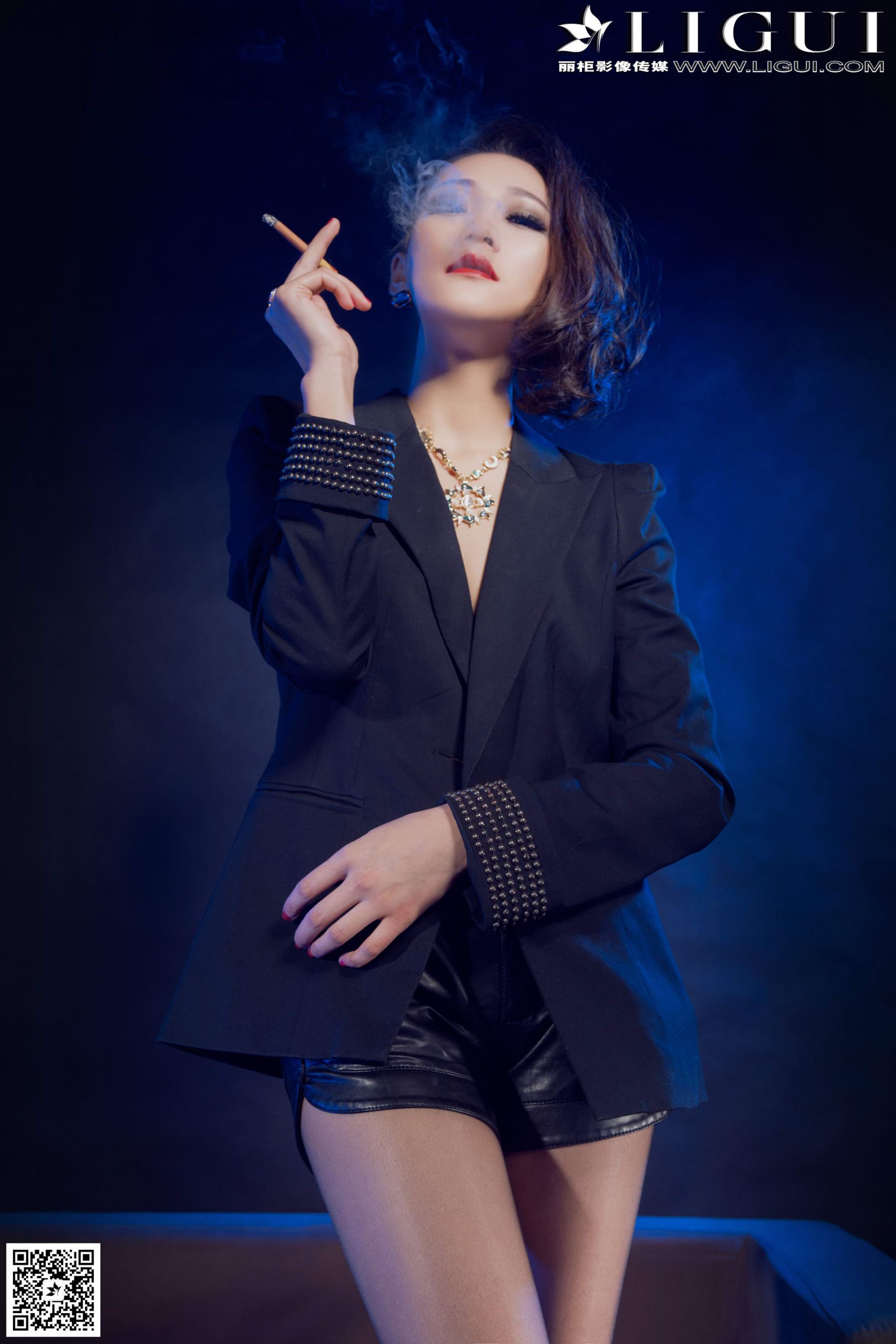 Model 曼蒂《灰丝高跟女王》上中下全集  美腿玉足写真图片-图13