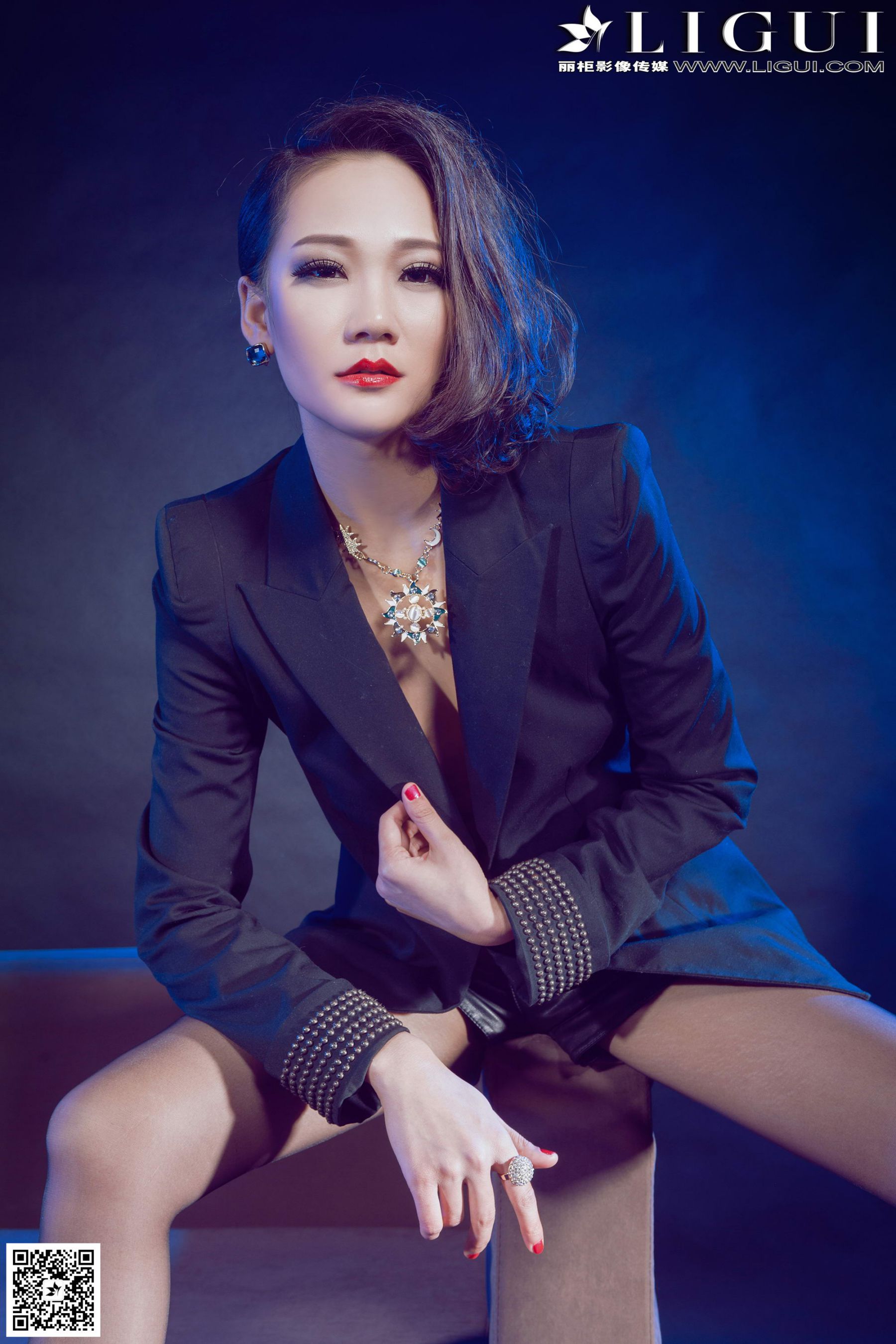 Model 曼蒂《灰丝高跟女王》上中下全集  美腿玉足写真图片-图34