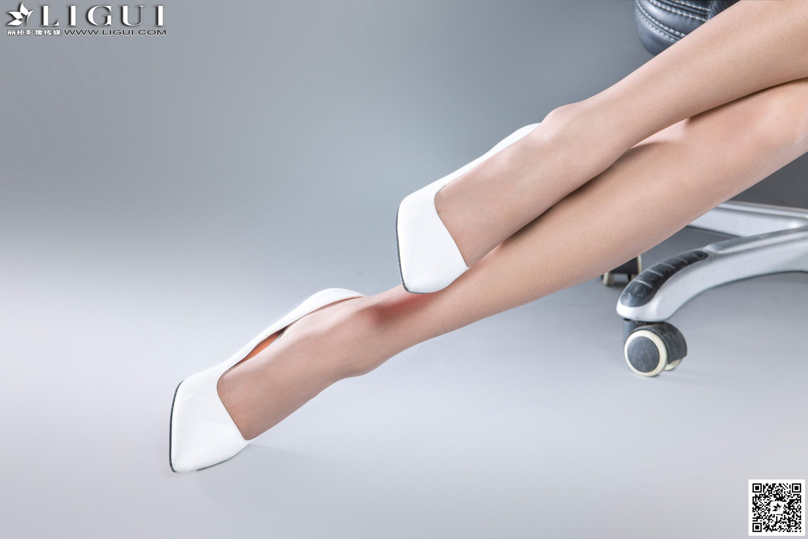 Model 司琪《清纯甜美的小秘书丝足》上下全集 美腿玉足写真图片-图50
