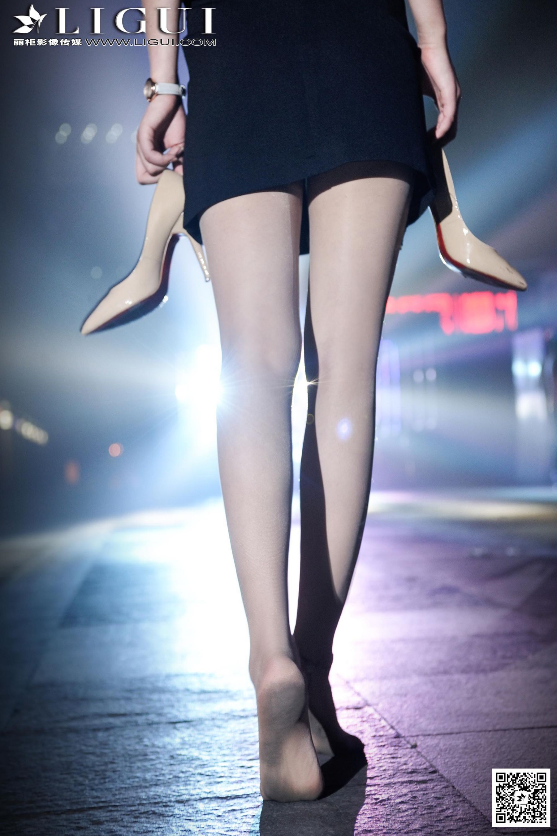Model 凌凌《超短裙街拍高跟美足》美腿玉足写真图片-图34