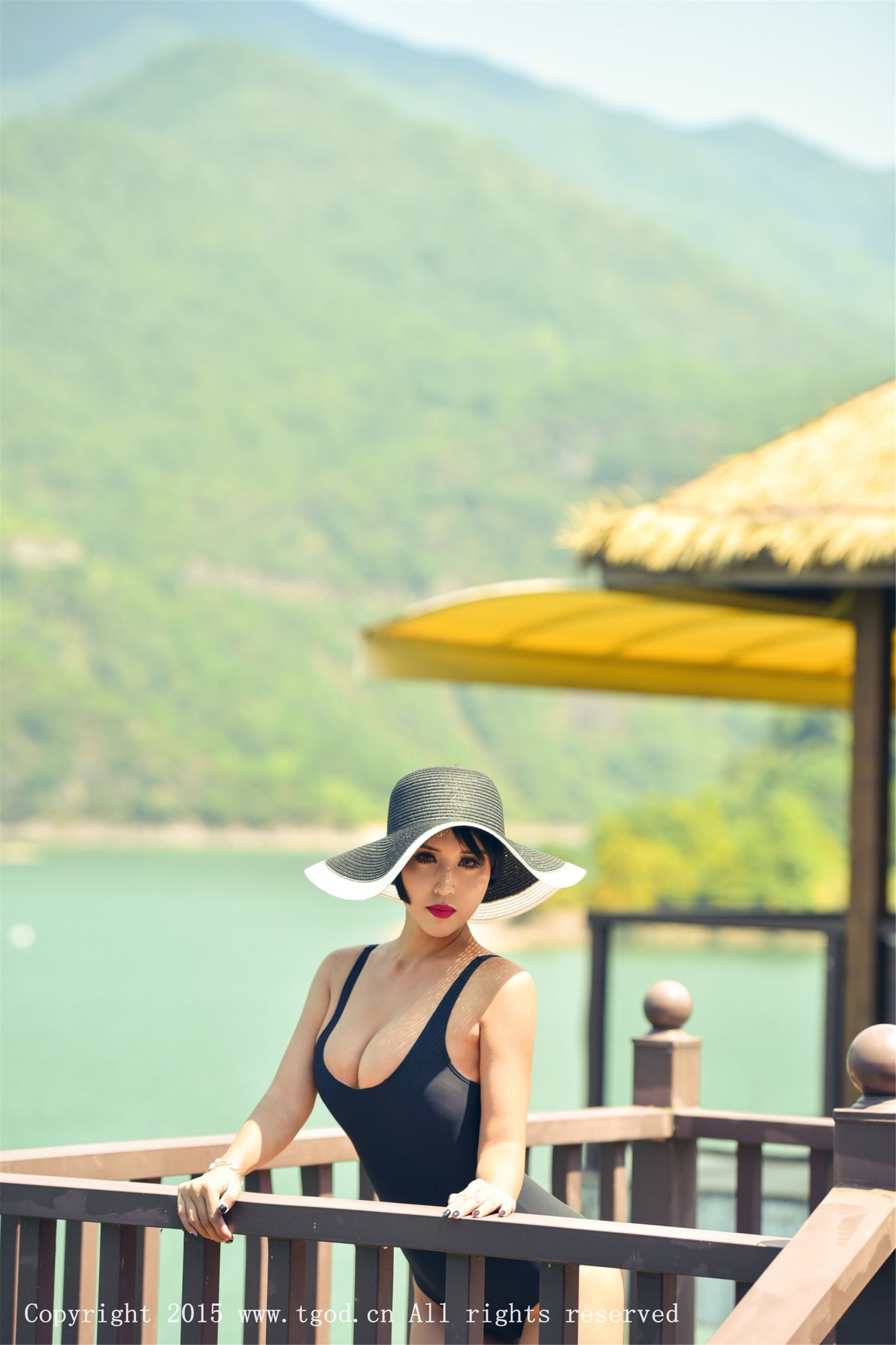 娜依灵儿《云曼旅拍》清新系列  写真集-图0