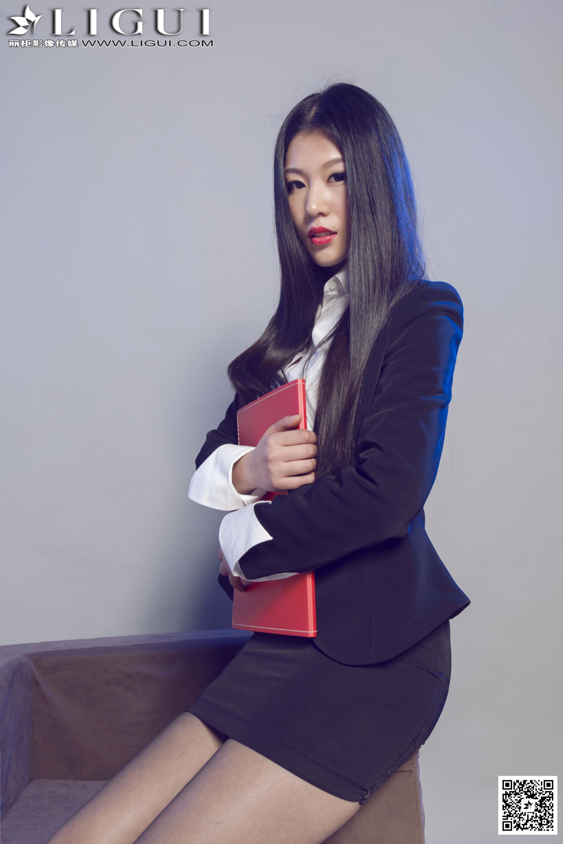Model 佳怡《灰丝高跟秘书》上下全集  美腿玉足写真图片-图10