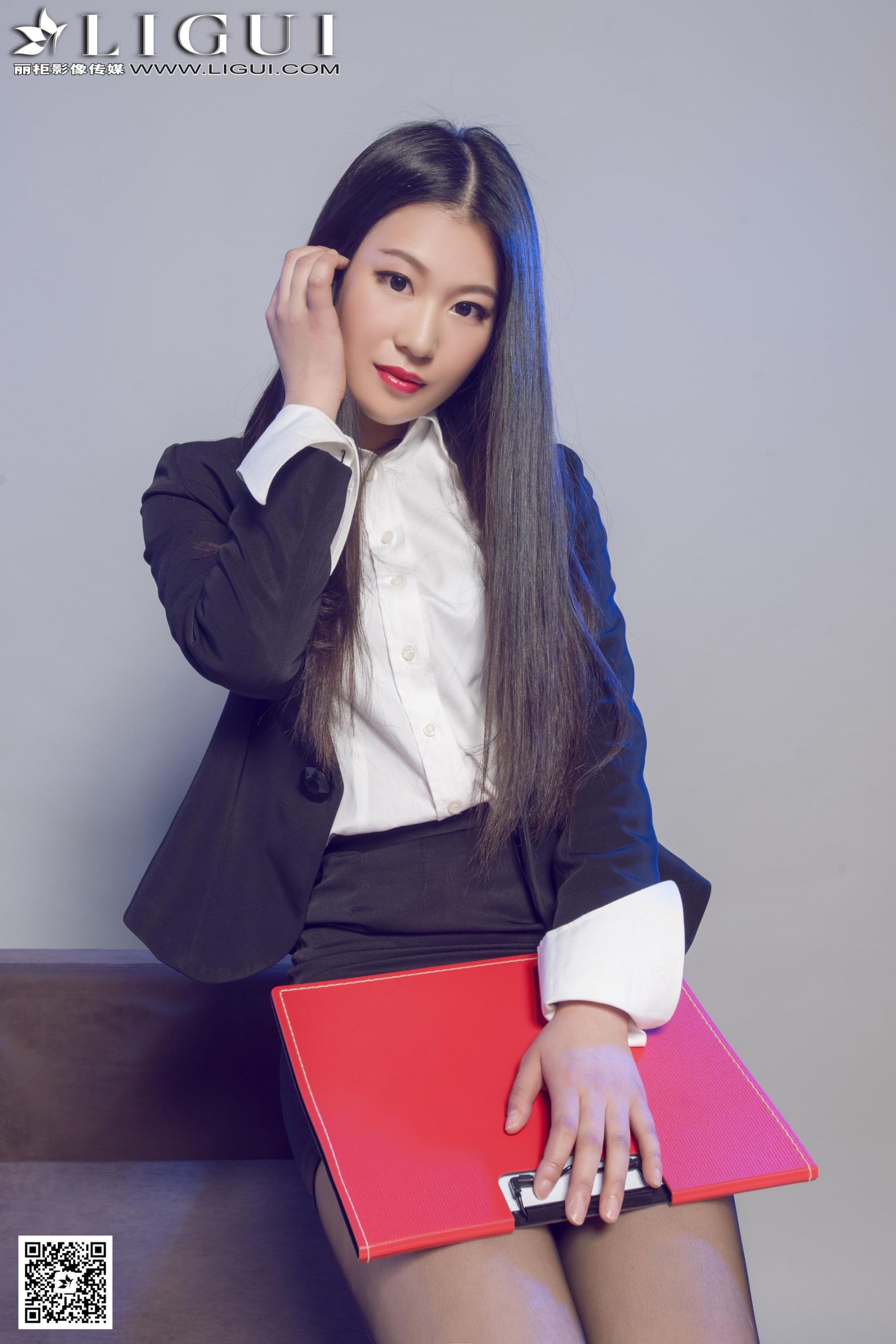 Model 佳怡《灰丝高跟秘书》上下全集  美腿玉足写真图片-图12