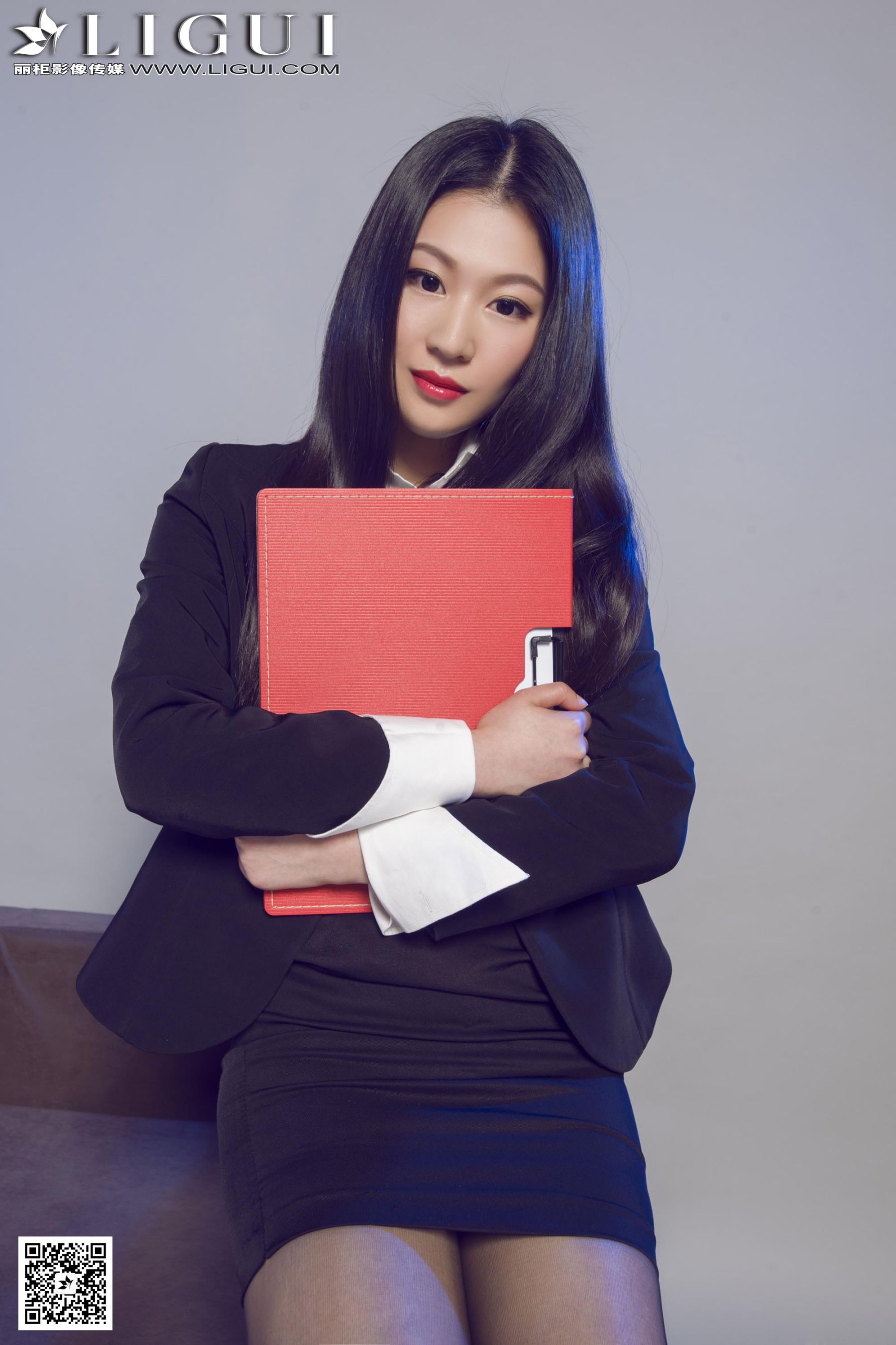 Model 佳怡《灰丝高跟秘书》上下全集  美腿玉足写真图片-图16