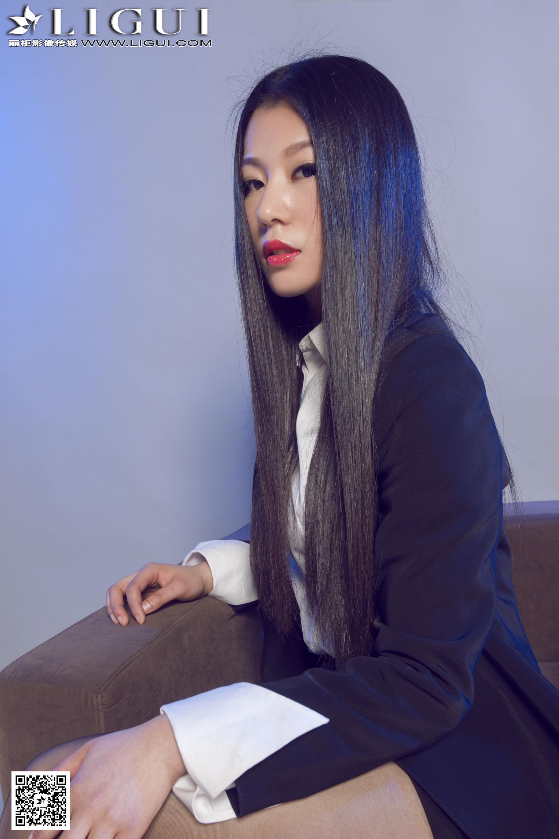 Model 佳怡《灰丝高跟秘书》上下全集  美腿玉足写真图片-图21