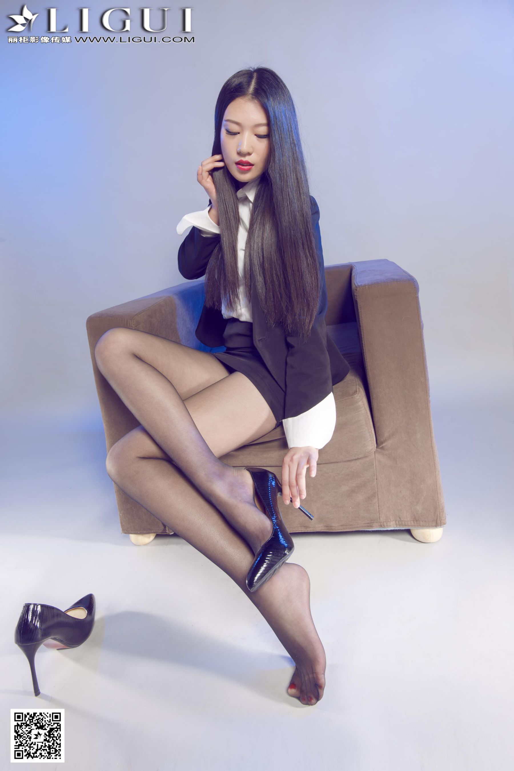 Model 佳怡《灰丝高跟秘书》上下全集  美腿玉足写真图片-图24