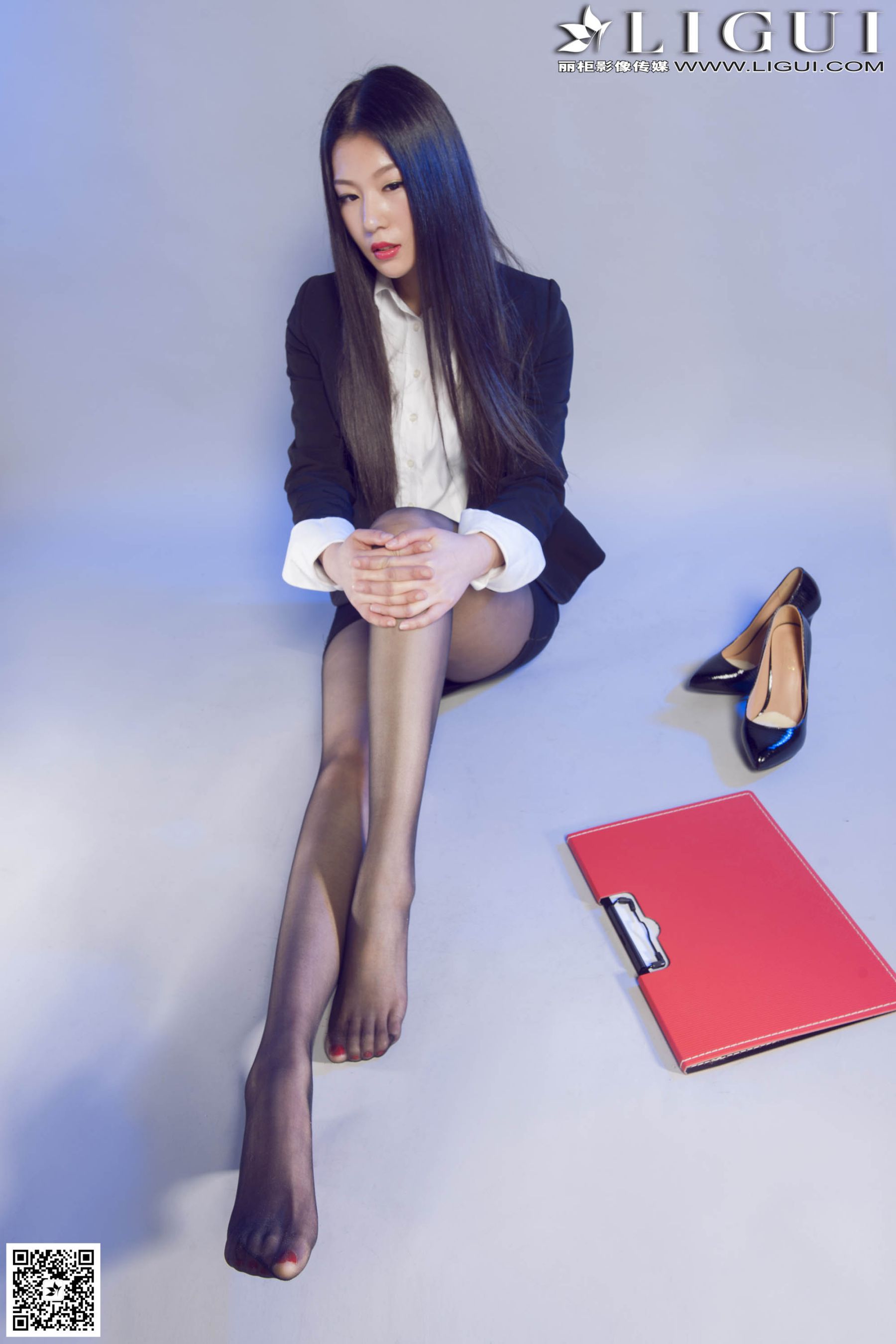 Model 佳怡《灰丝高跟秘书》上下全集  美腿玉足写真图片-图51
