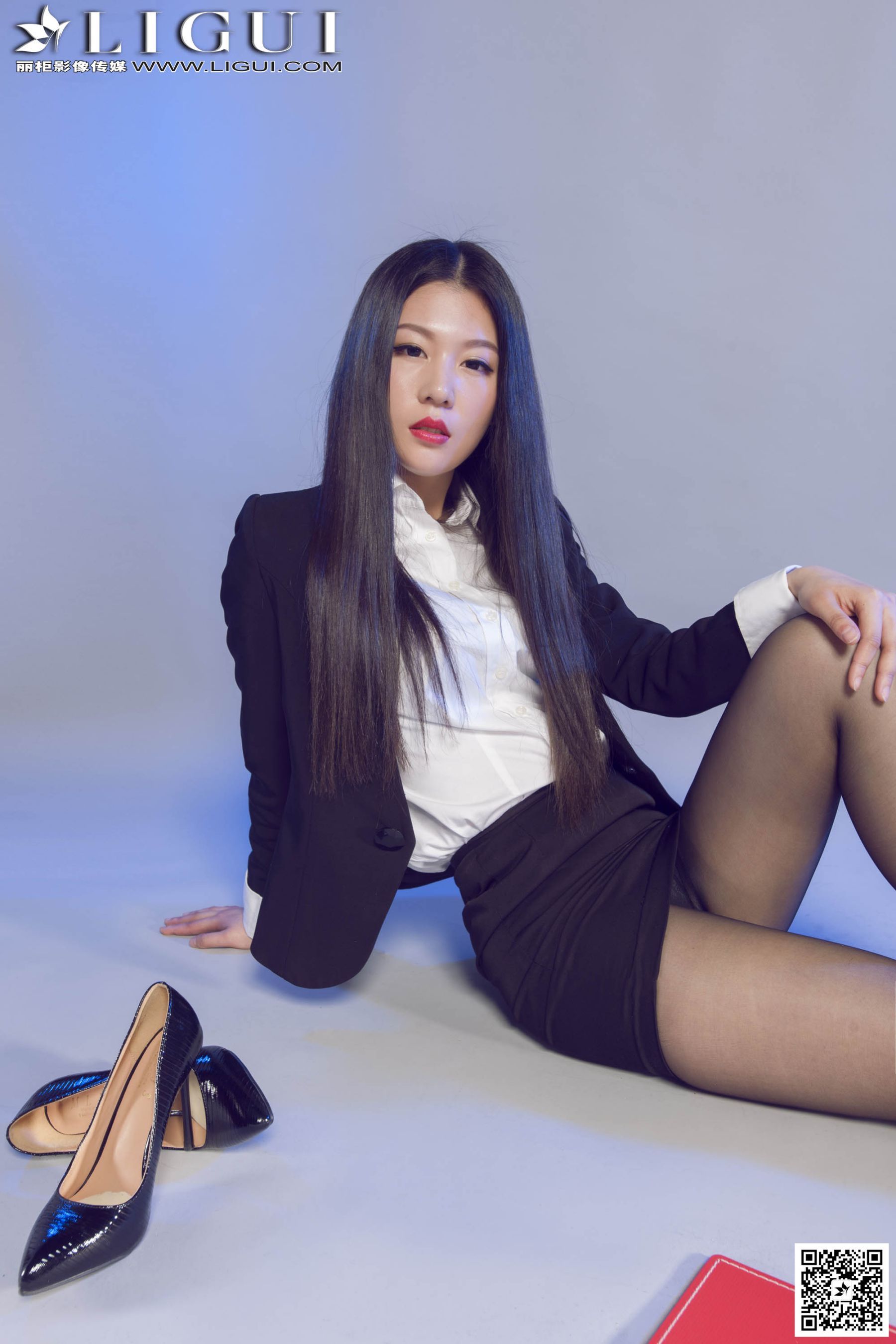 Model 佳怡《灰丝高跟秘书》上下全集  美腿玉足写真图片-图57