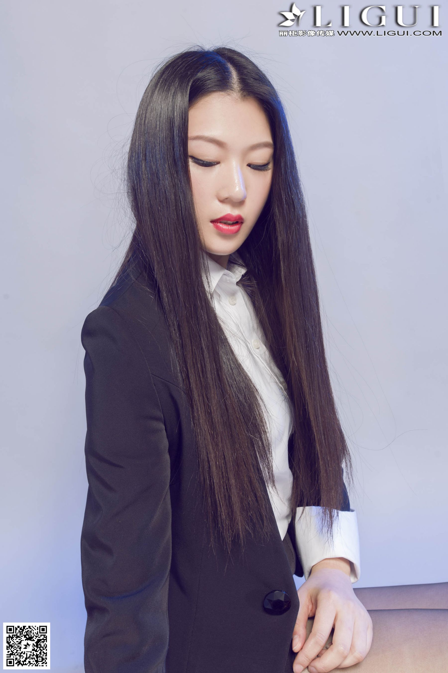 Model 佳怡《灰丝高跟秘书》上下全集  美腿玉足写真图片-图66