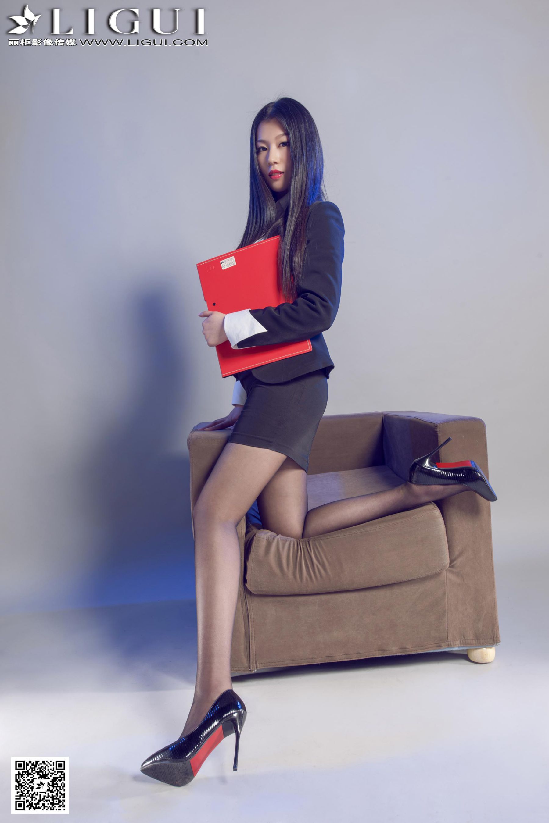 Model 佳怡《灰丝高跟秘书》上下全集  美腿玉足写真图片-图6