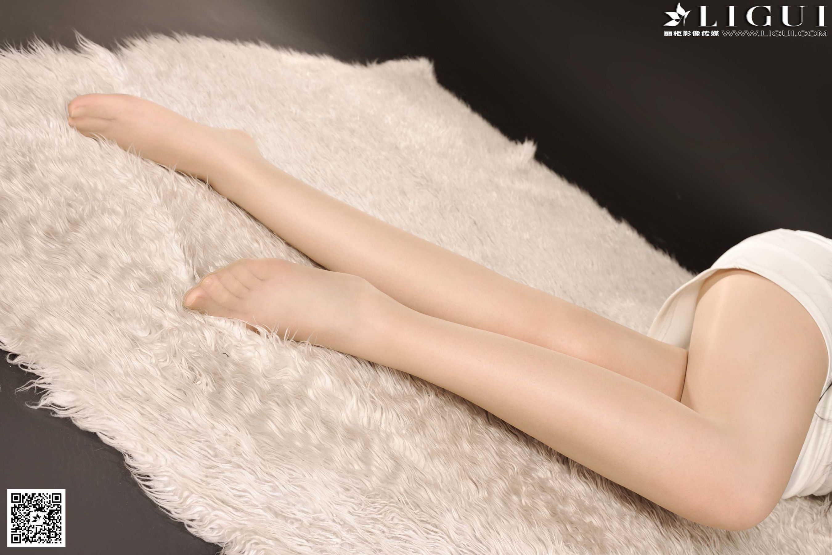 Model 菲菲《绿色职业装丽人丝足》美腿玉足写真图片-图10