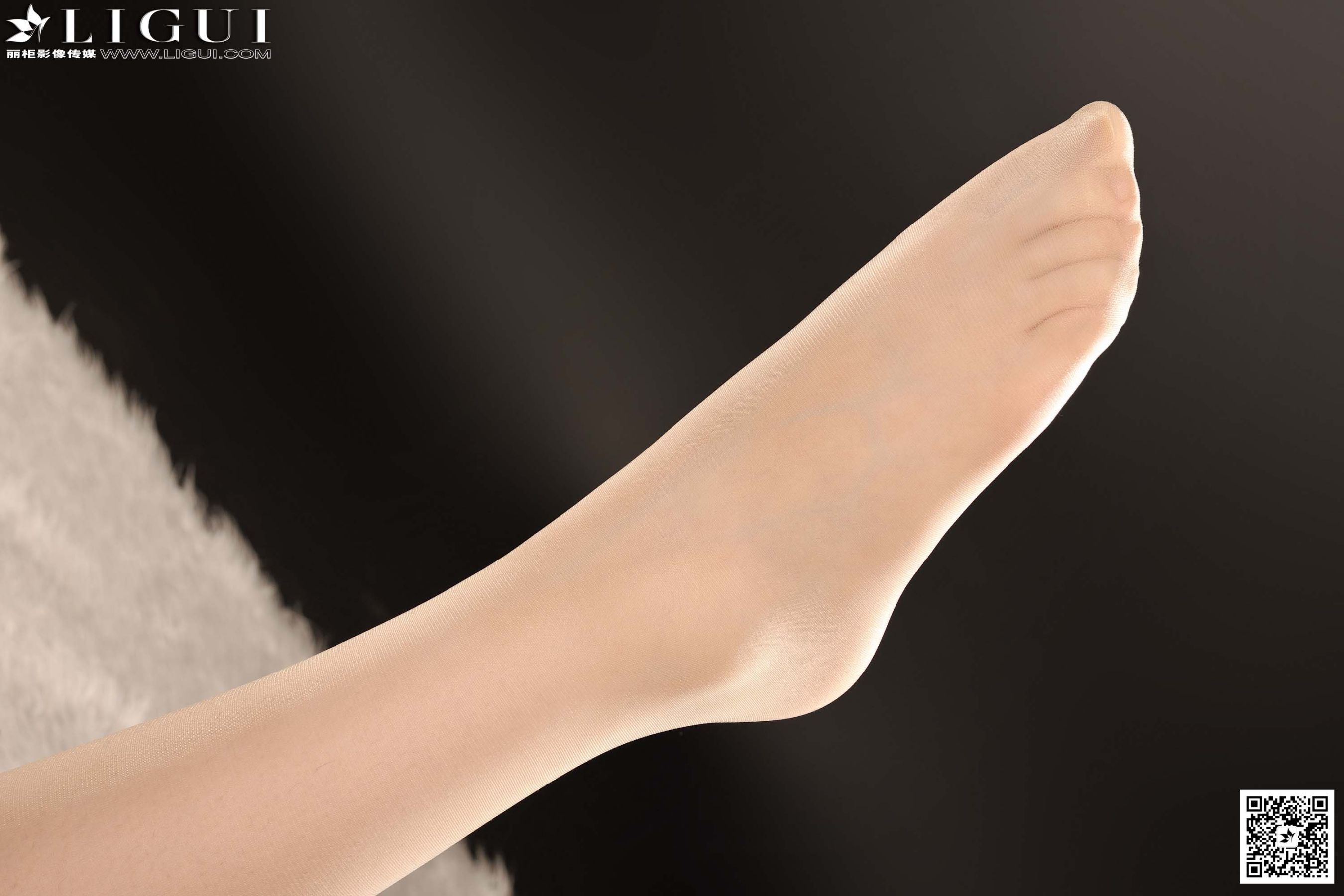 Model 菲菲《绿色职业装丽人丝足》美腿玉足写真图片-图33