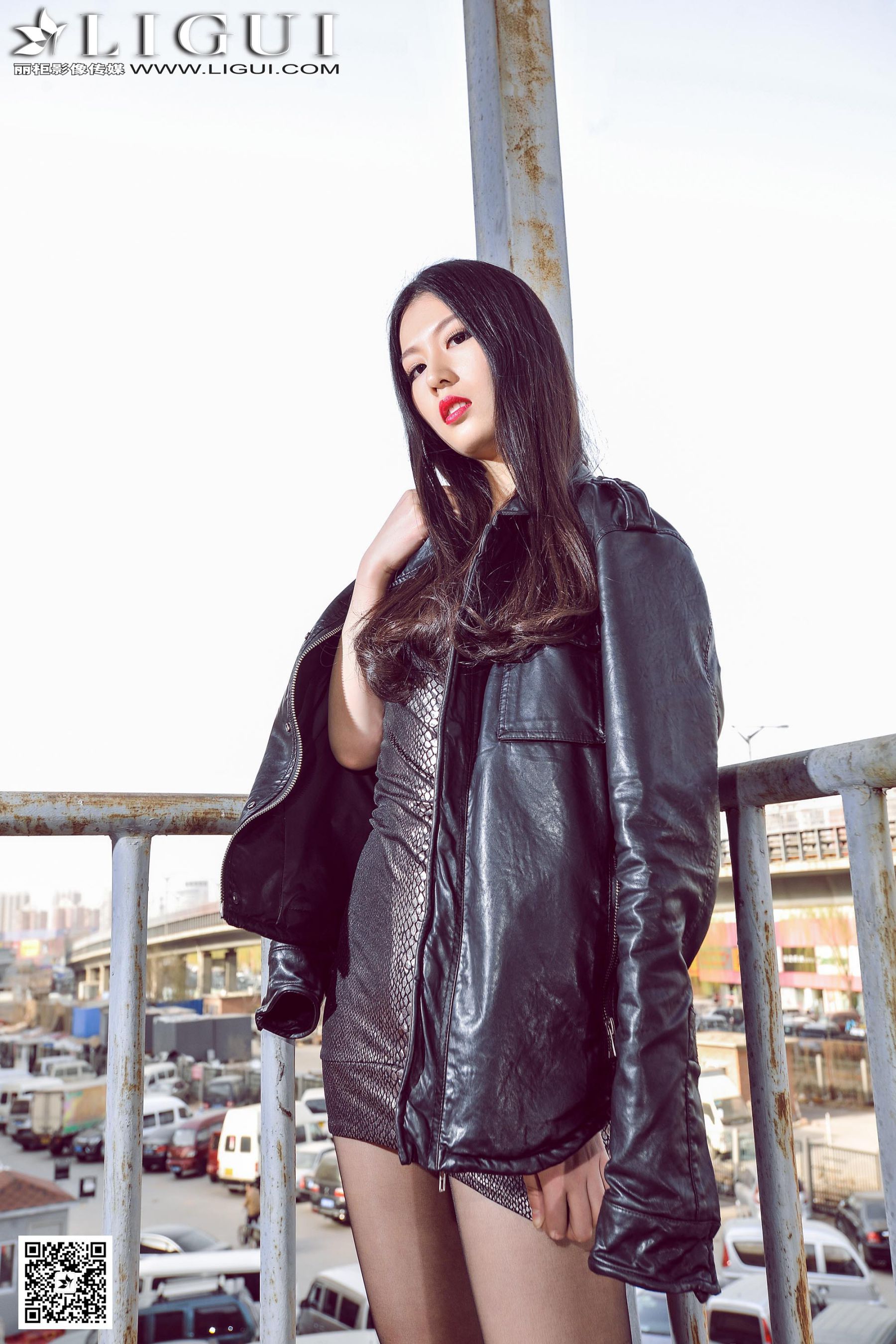 Model 佳怡《黑丝高跟女王外拍》上下全集  美腿玉足写真图片-图0