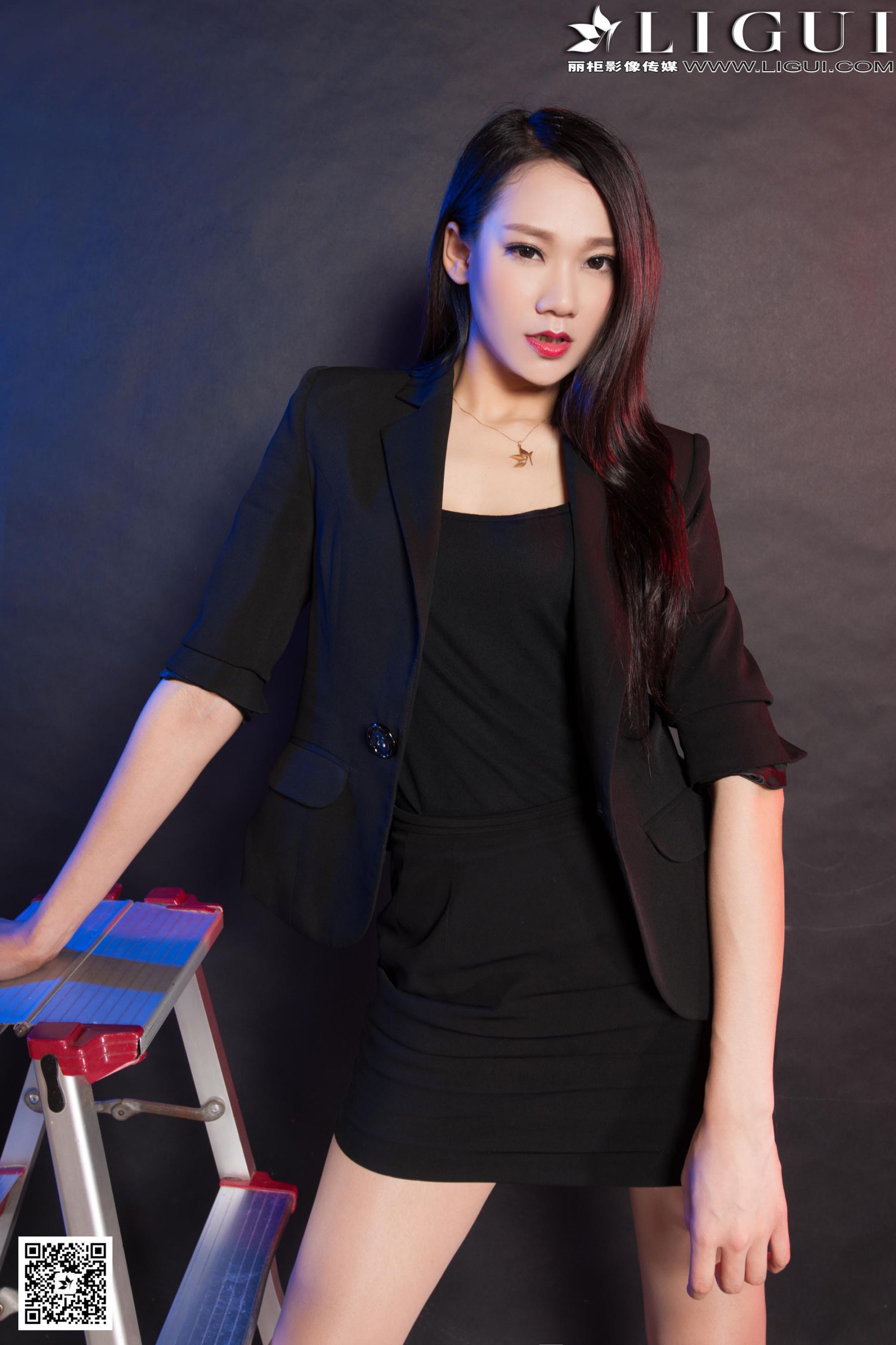 Model 曼蒂《职业装高跟丝足》上下全集 美腿玉足写真图片-图12