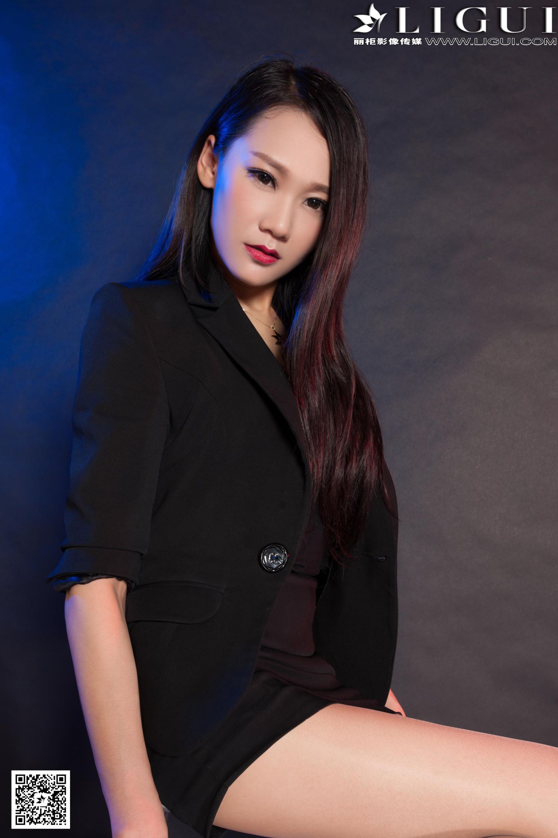 Model 曼蒂《职业装高跟丝足》上下全集 美腿玉足写真图片-图25