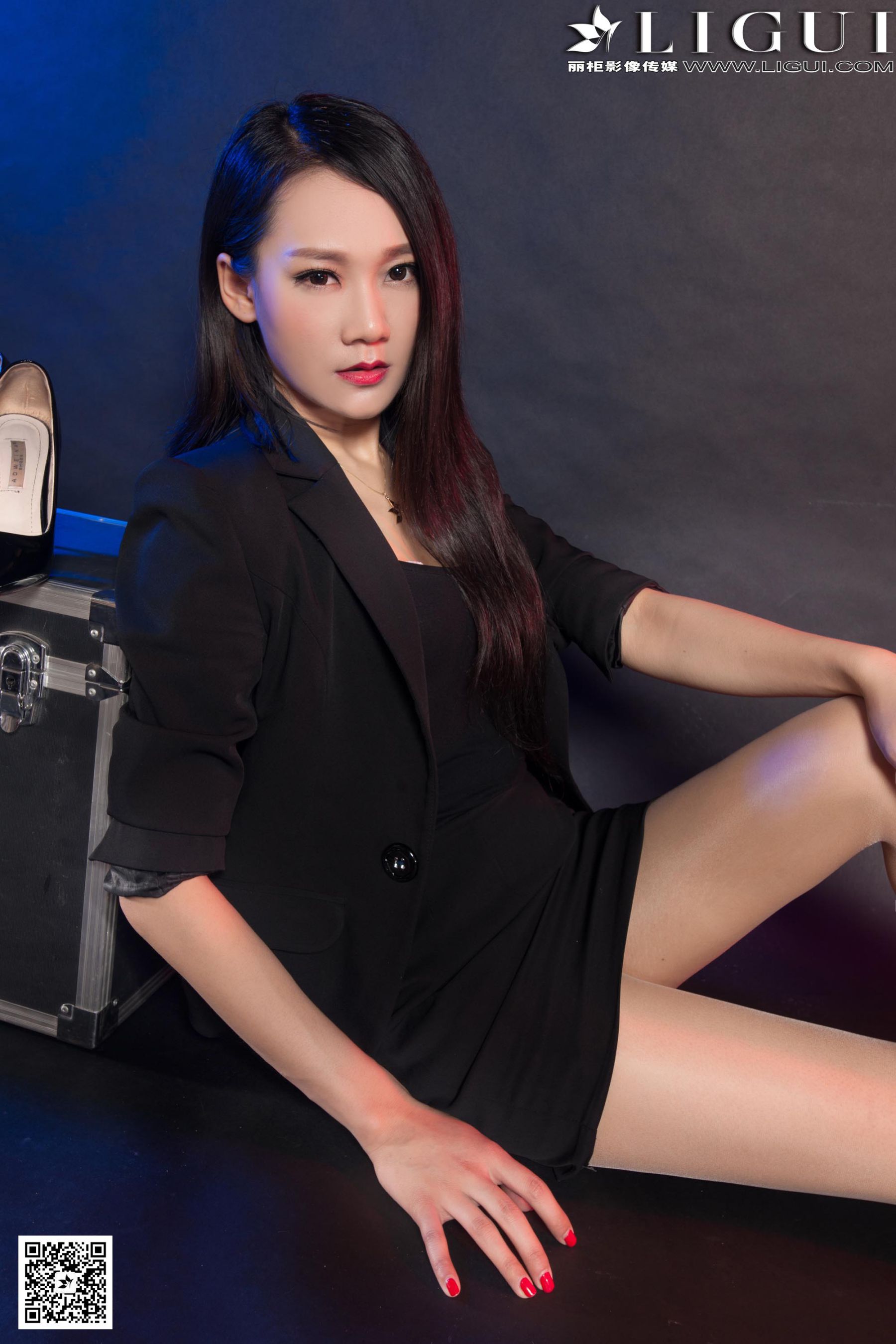 Model 曼蒂《职业装高跟丝足》上下全集 美腿玉足写真图片-图37