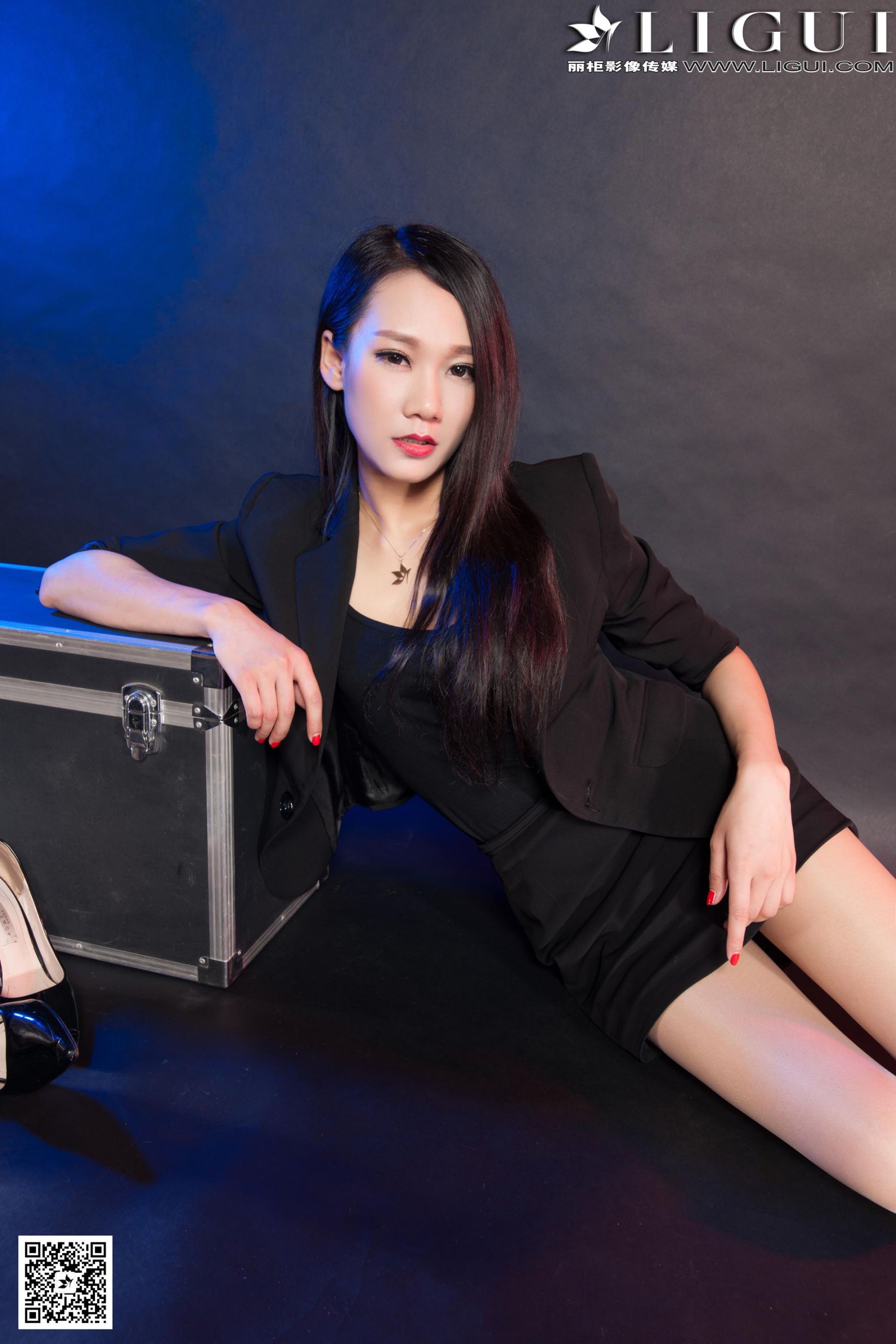 Model 曼蒂《职业装高跟丝足》上下全集 美腿玉足写真图片-图49