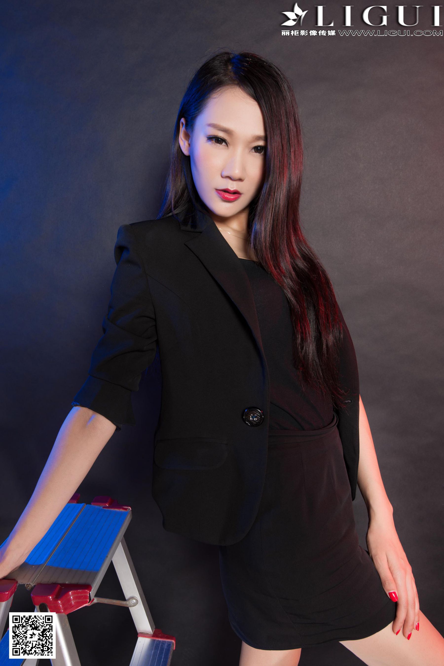 Model 曼蒂《职业装高跟丝足》上下全集 美腿玉足写真图片-图8