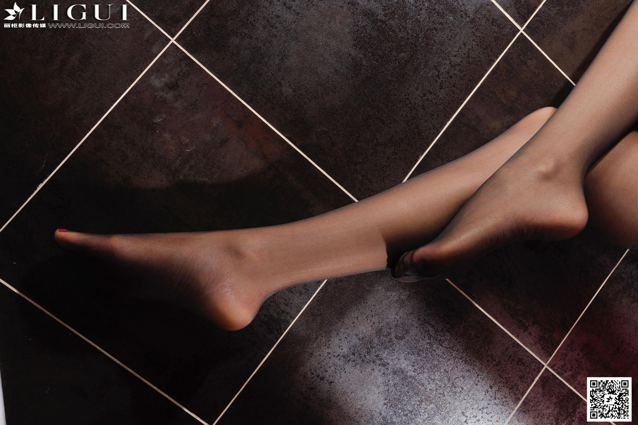 Model 微微《灰丝高跟小秘丝足》美腿玉足写真图片-图56