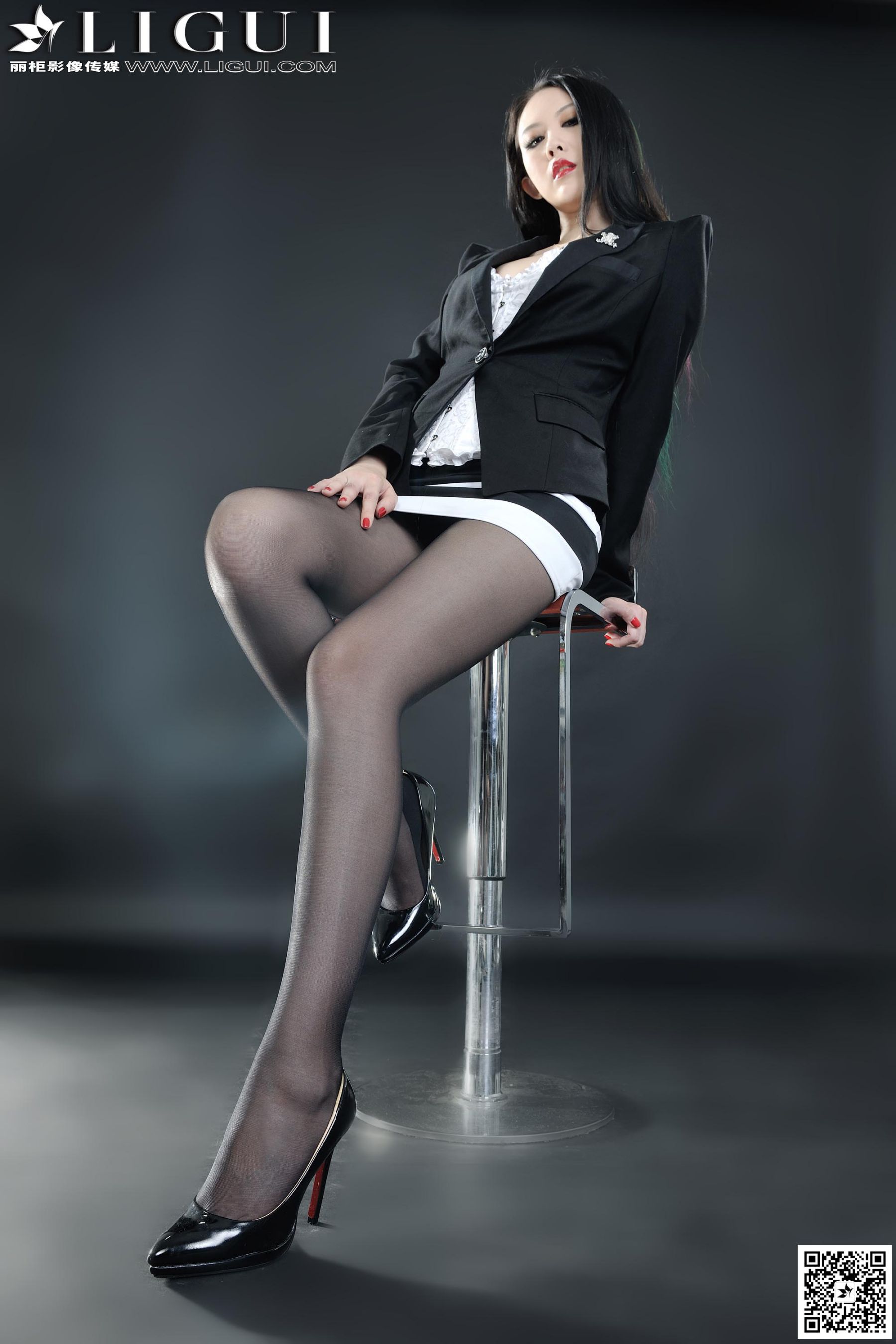 Model 菲菲《高贵黑丝丽人丝足》上中下全集  美腿玉足写真图片-图9