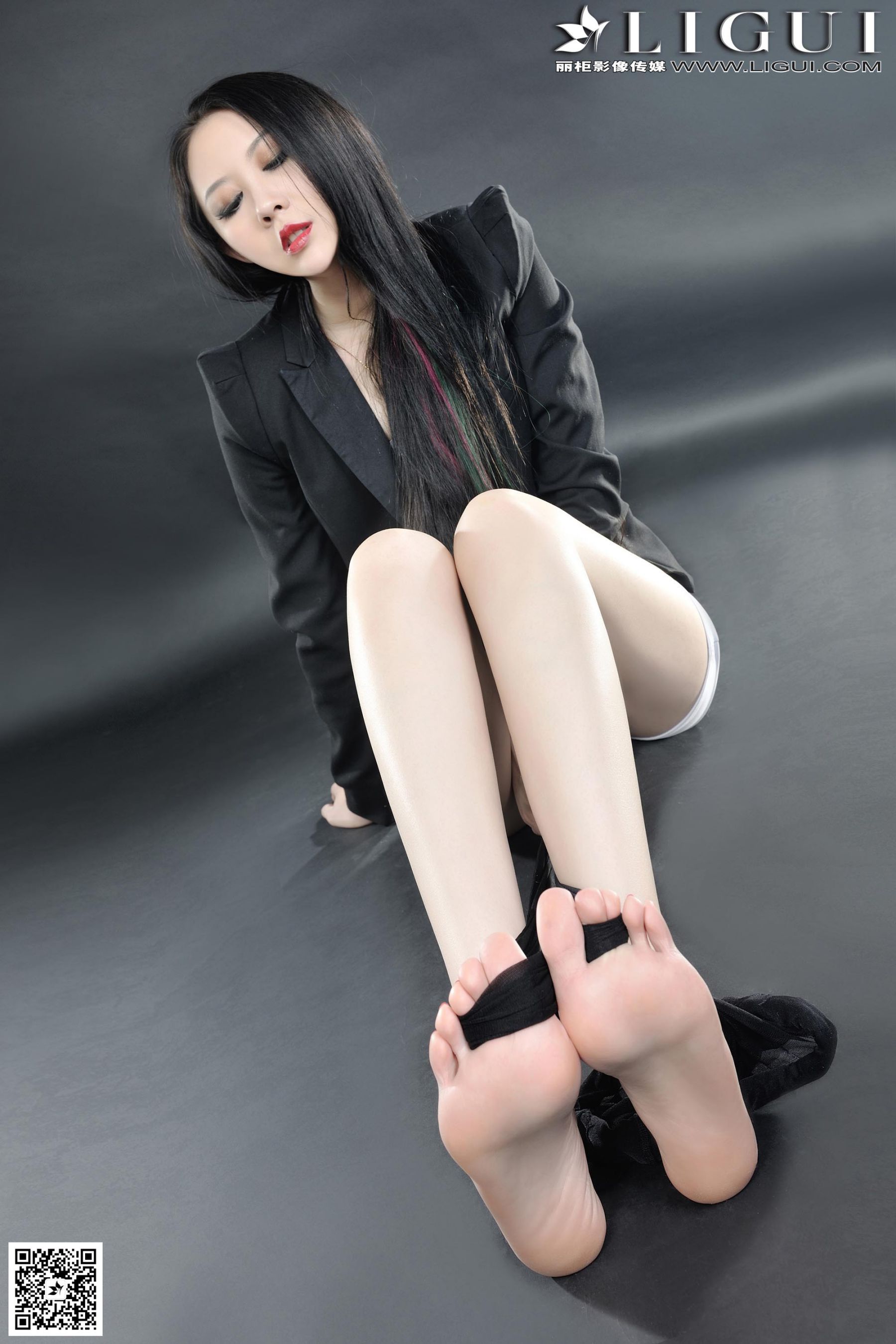 Model 菲菲《高贵黑丝丽人丝足》上中下全集  美腿玉足写真图片-图100