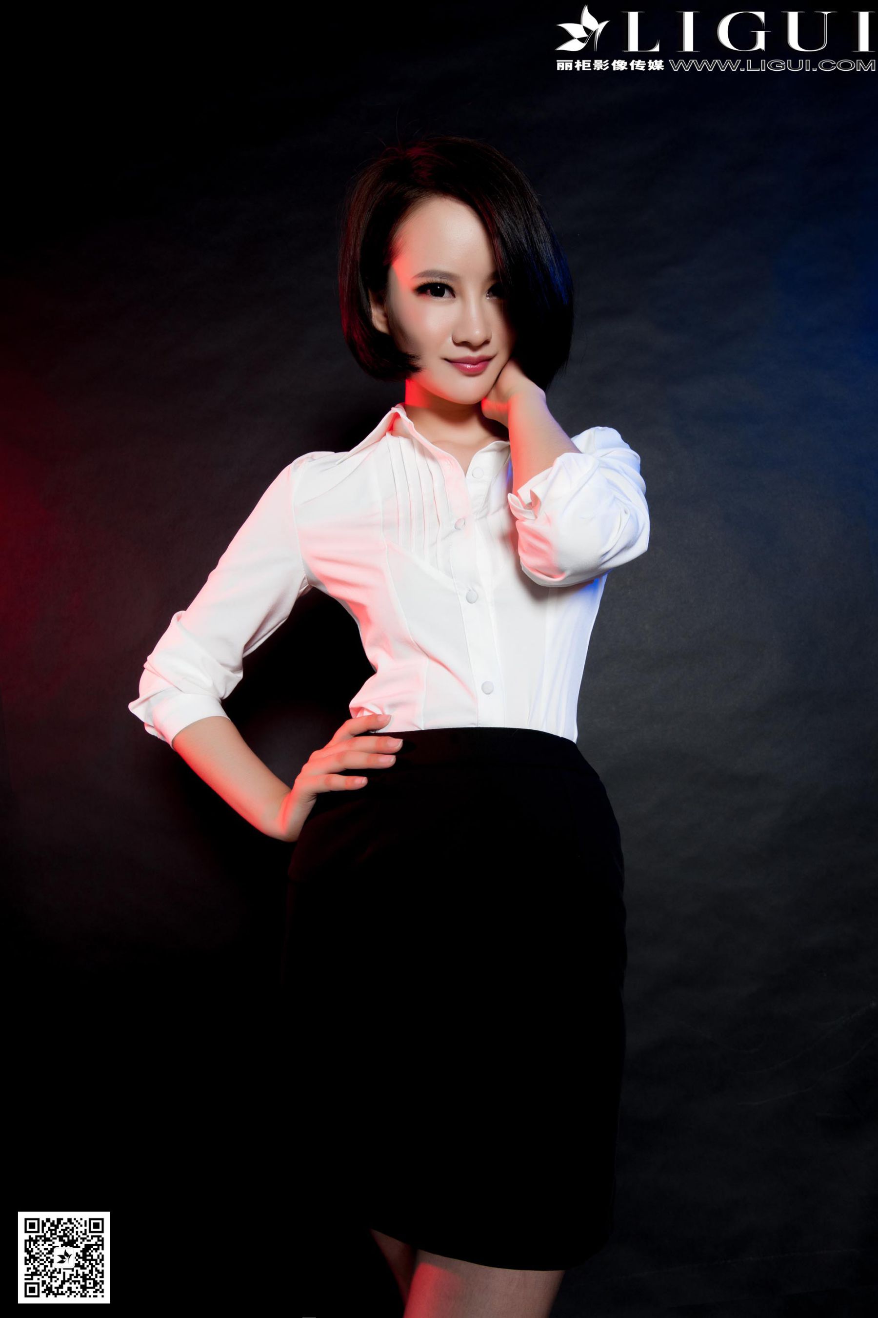 Model AMY《红高跟短发灰丝女郎》美腿玉足写真图片-图1