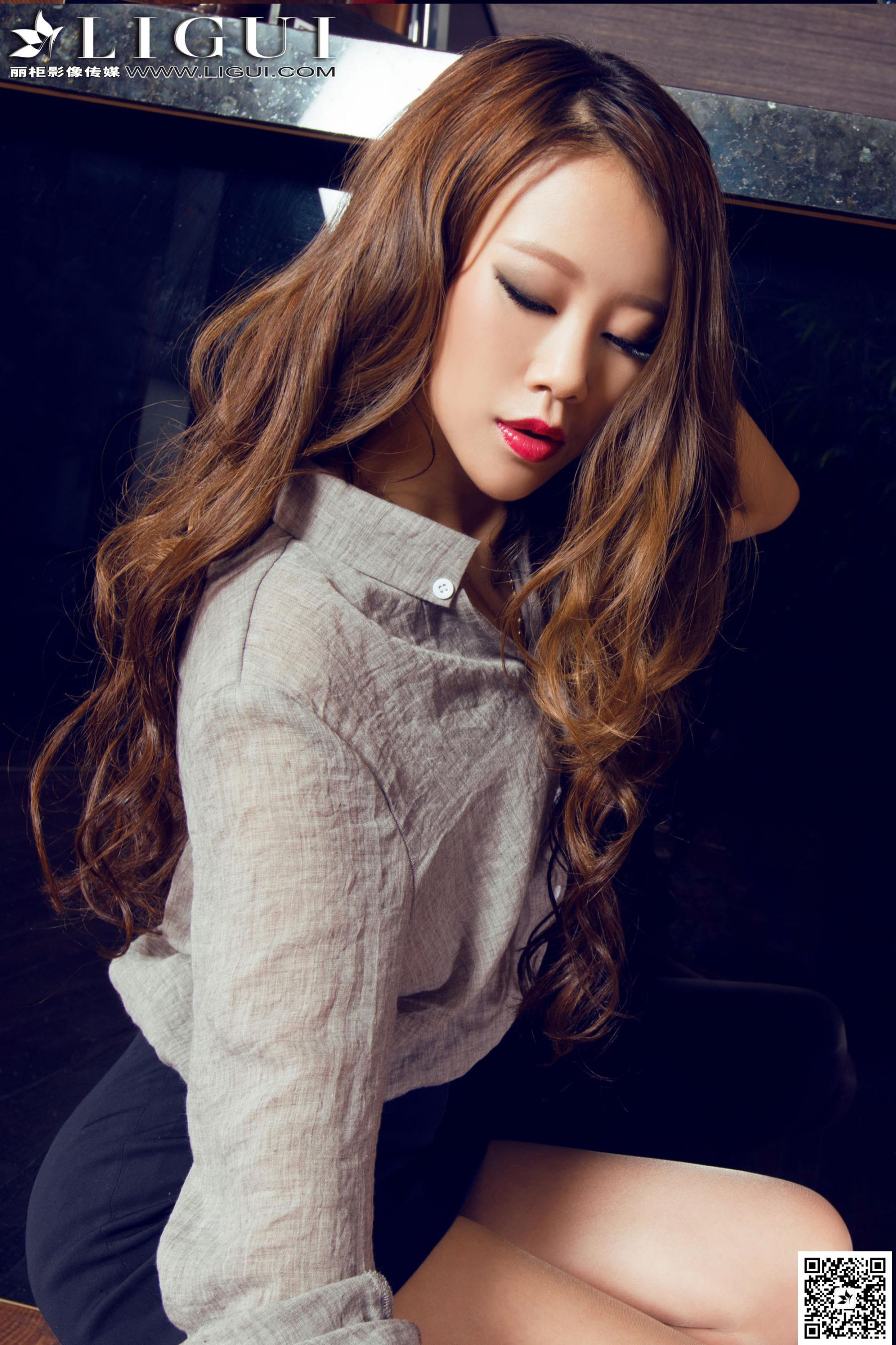 Model 语寒《前台文秘丝足魅惑》上下全集  美腿玉足写真图片-图11