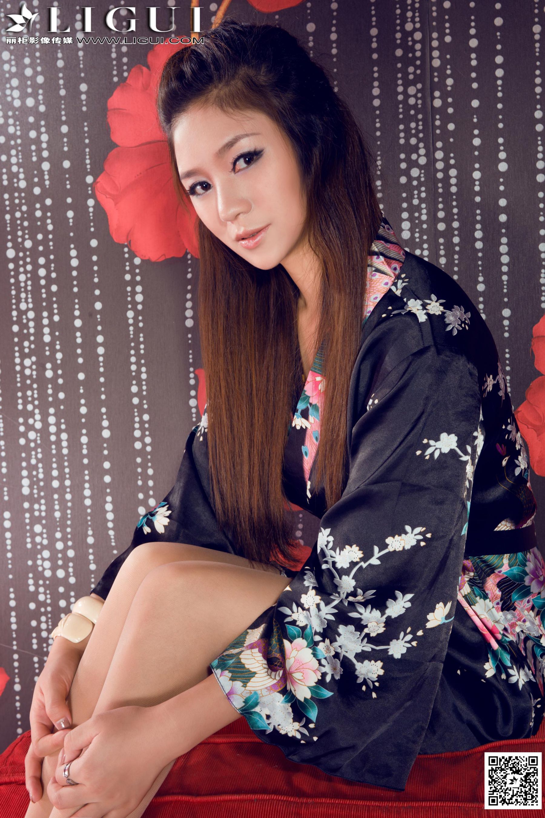 Model 英子《沙发上的和服丝足高跟》美腿玉足写真图片-图17