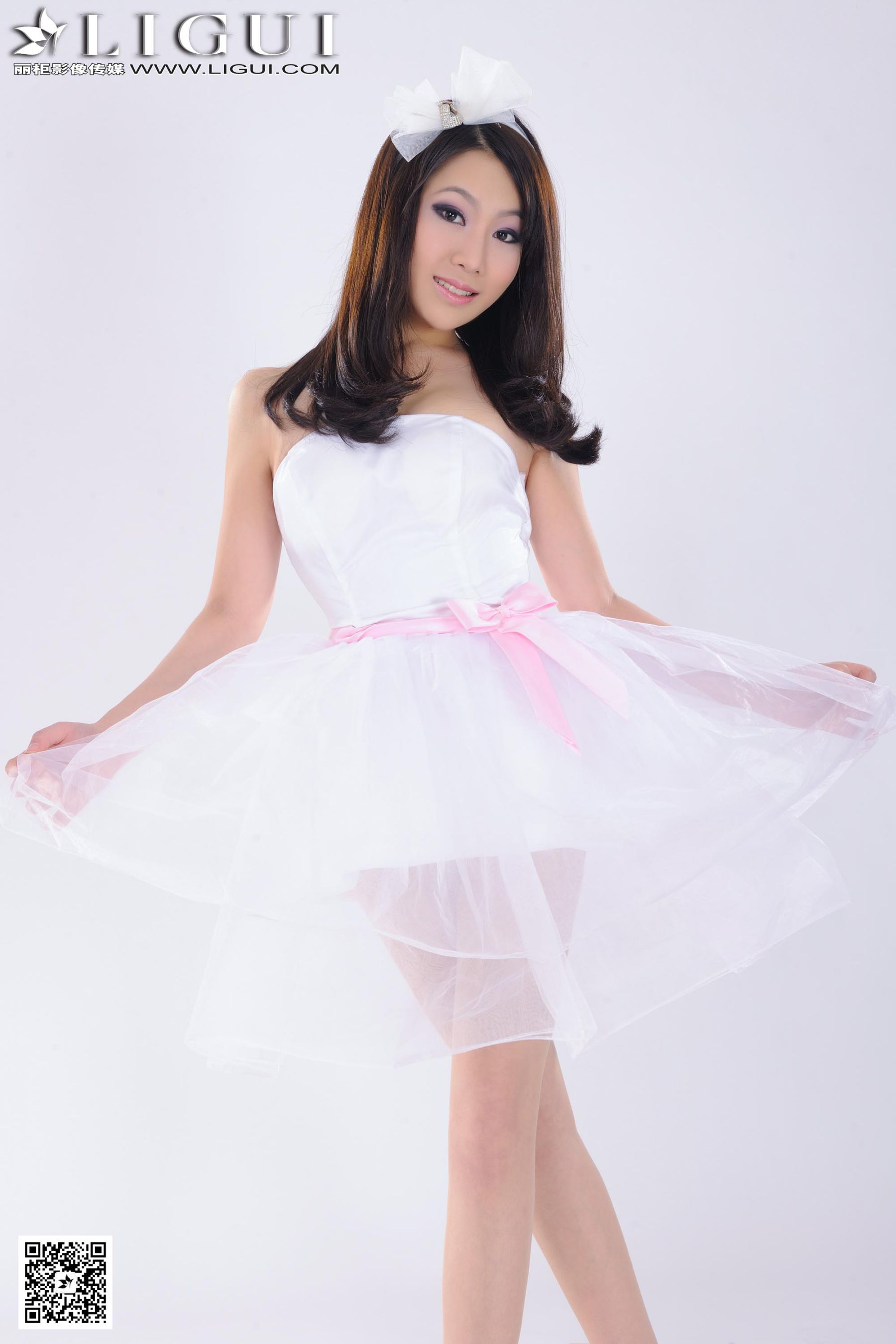 Model 文静《婚纱美女丝足高跟》 美腿玉足写真图片-图0