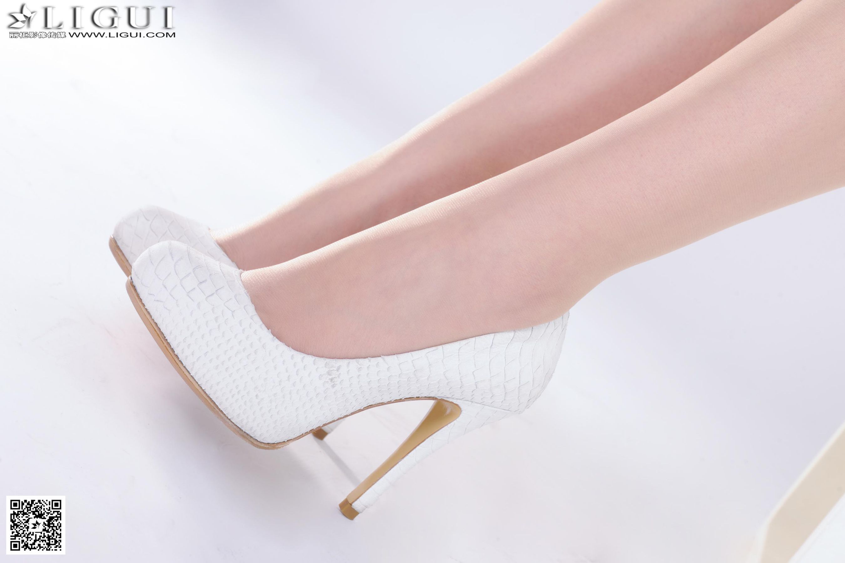 Model 文静《婚纱美女丝足高跟》 美腿玉足写真图片-图25