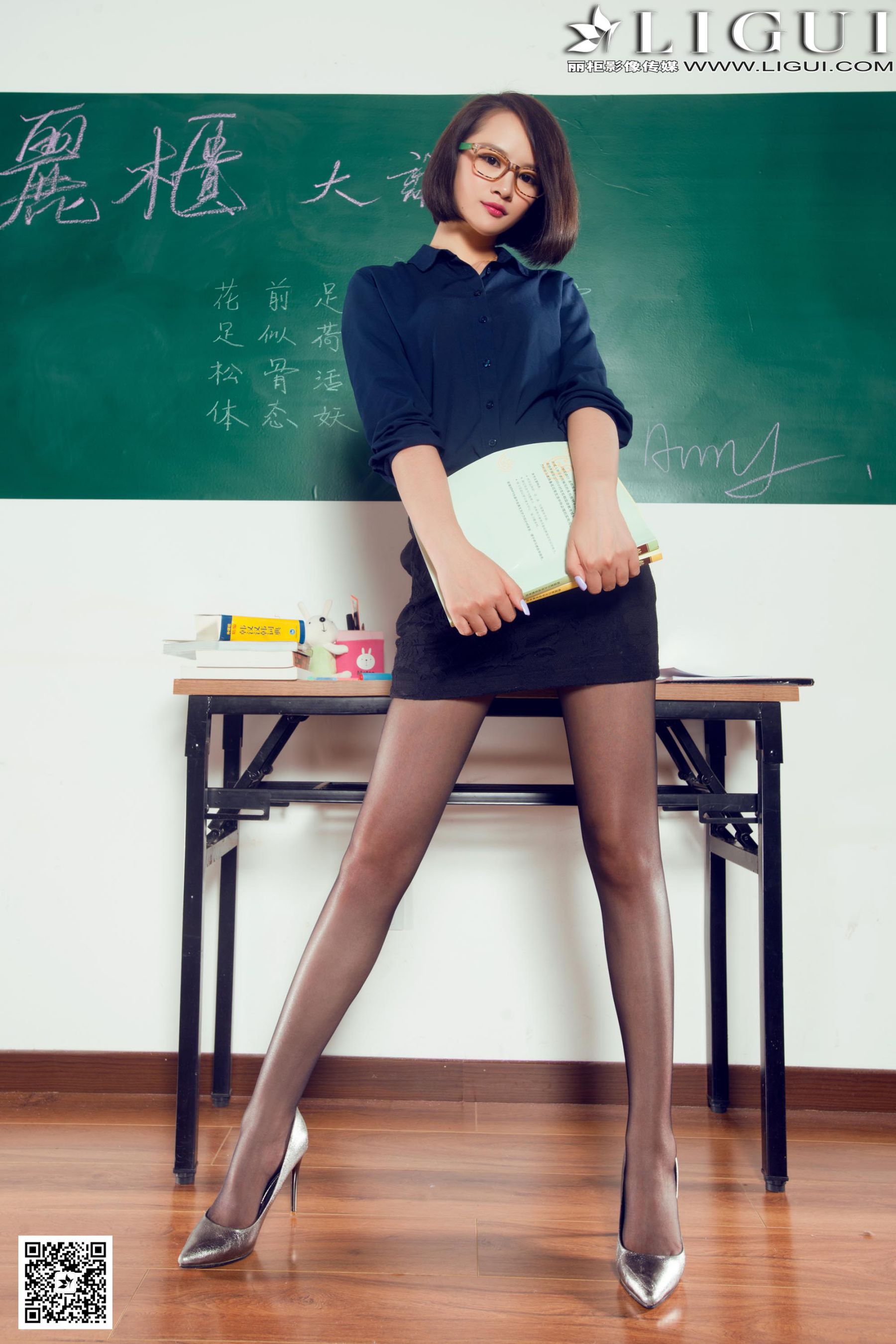 Model AMY《灰丝美女老师》  美腿玉足写真图片-图14