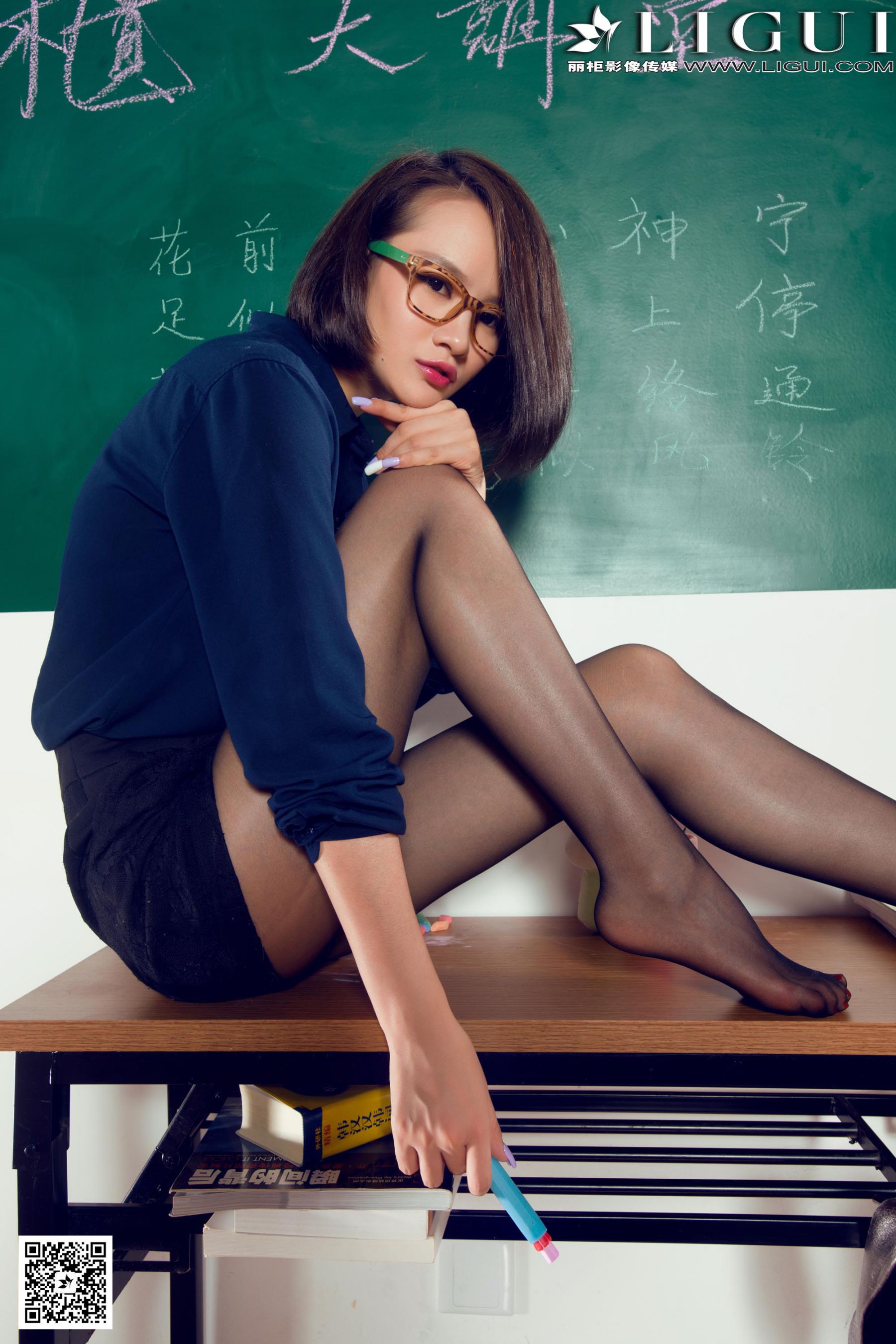 Model AMY《灰丝美女老师》  美腿玉足写真图片-图43