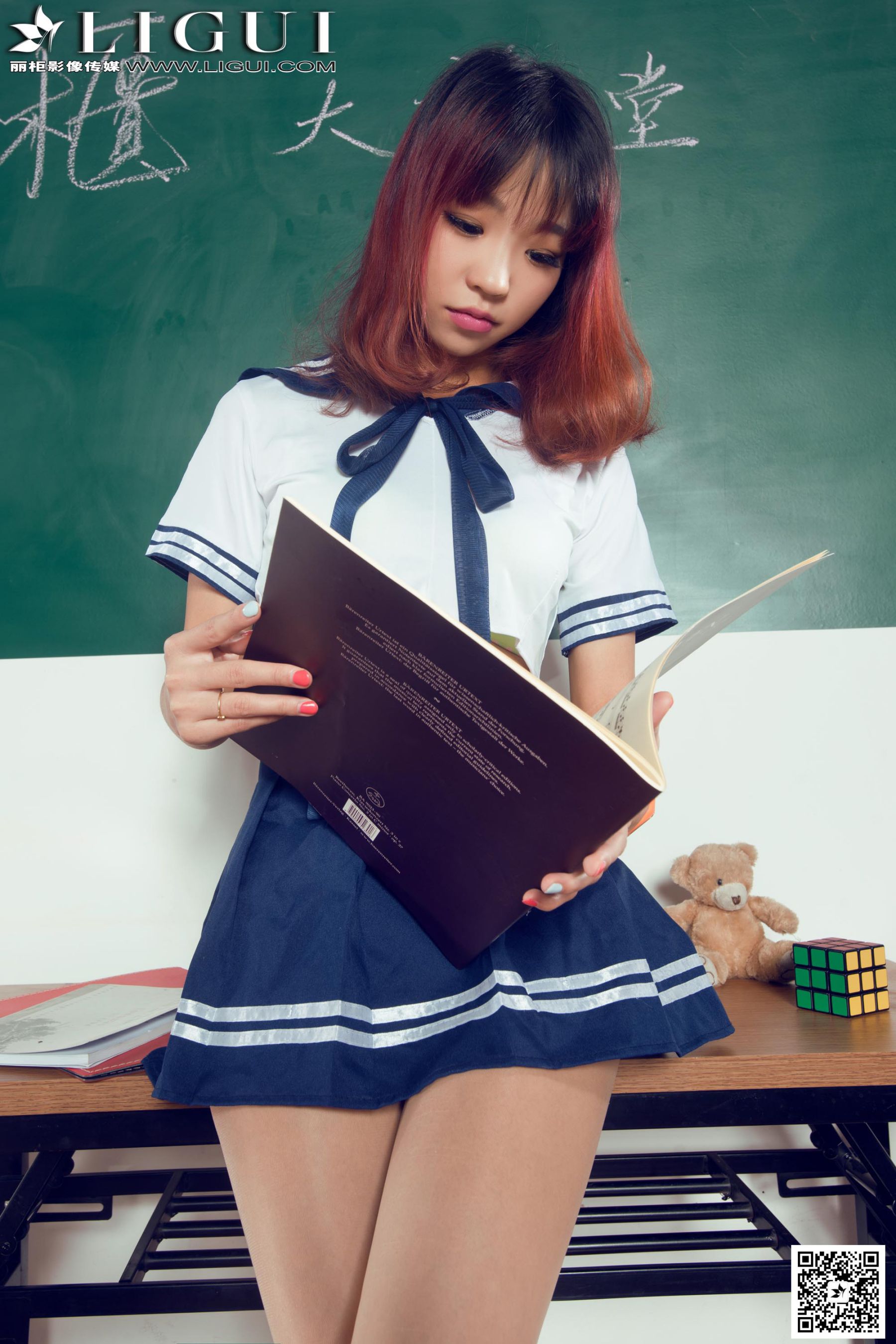 Model Liya《教室里的水手服校花》上下全集  美腿玉足写真图片-图12