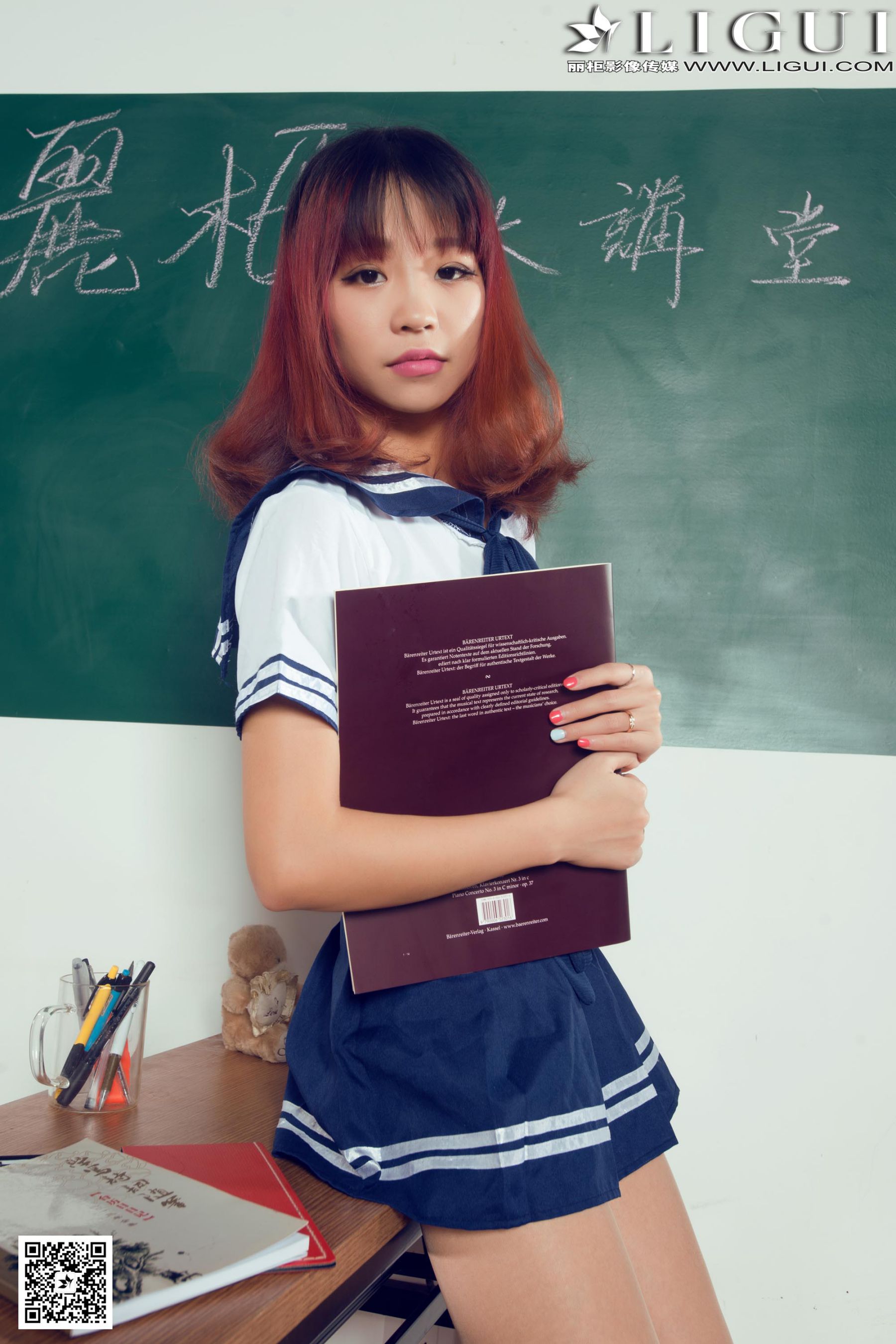 Model Liya《教室里的水手服校花》上下全集  美腿玉足写真图片-图20