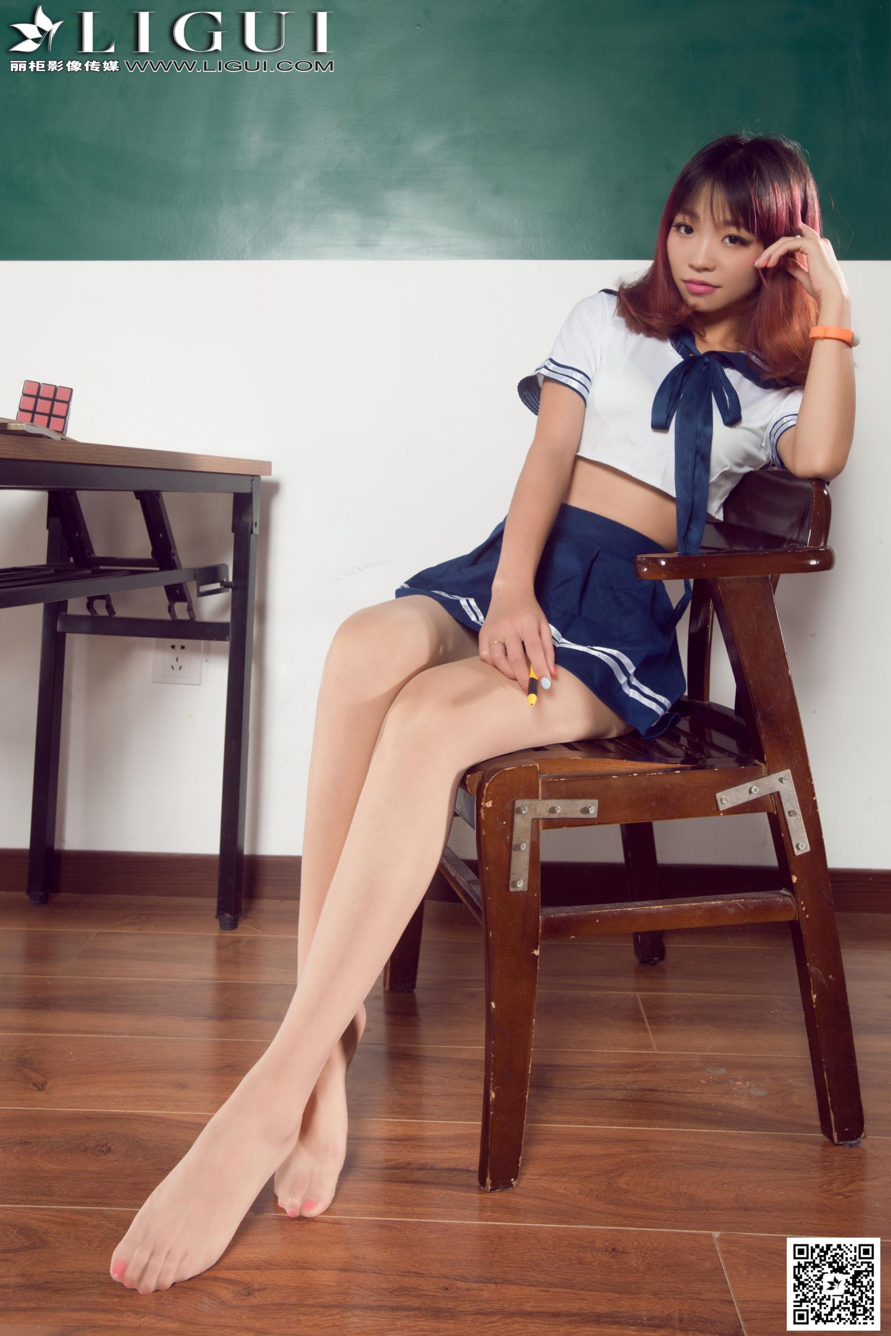 Model Liya《教室里的水手服校花》上下全集  美腿玉足写真图片-图50