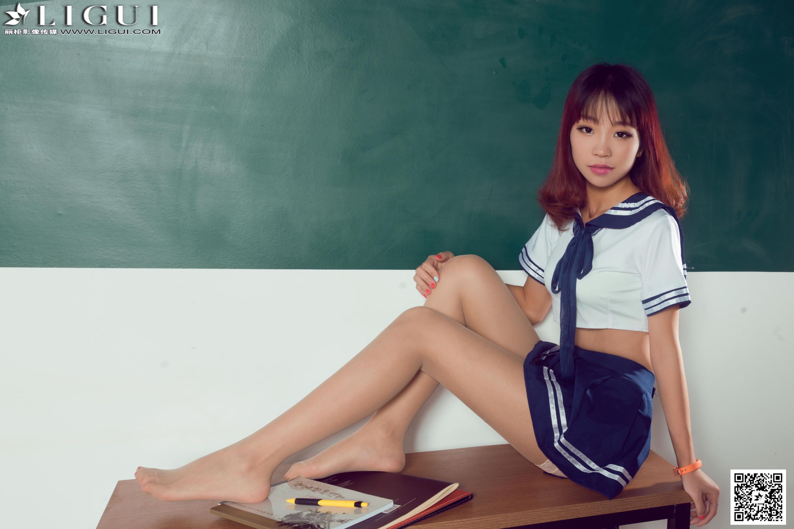 Model Liya《教室里的水手服校花》上下全集  美腿玉足写真图片-图54