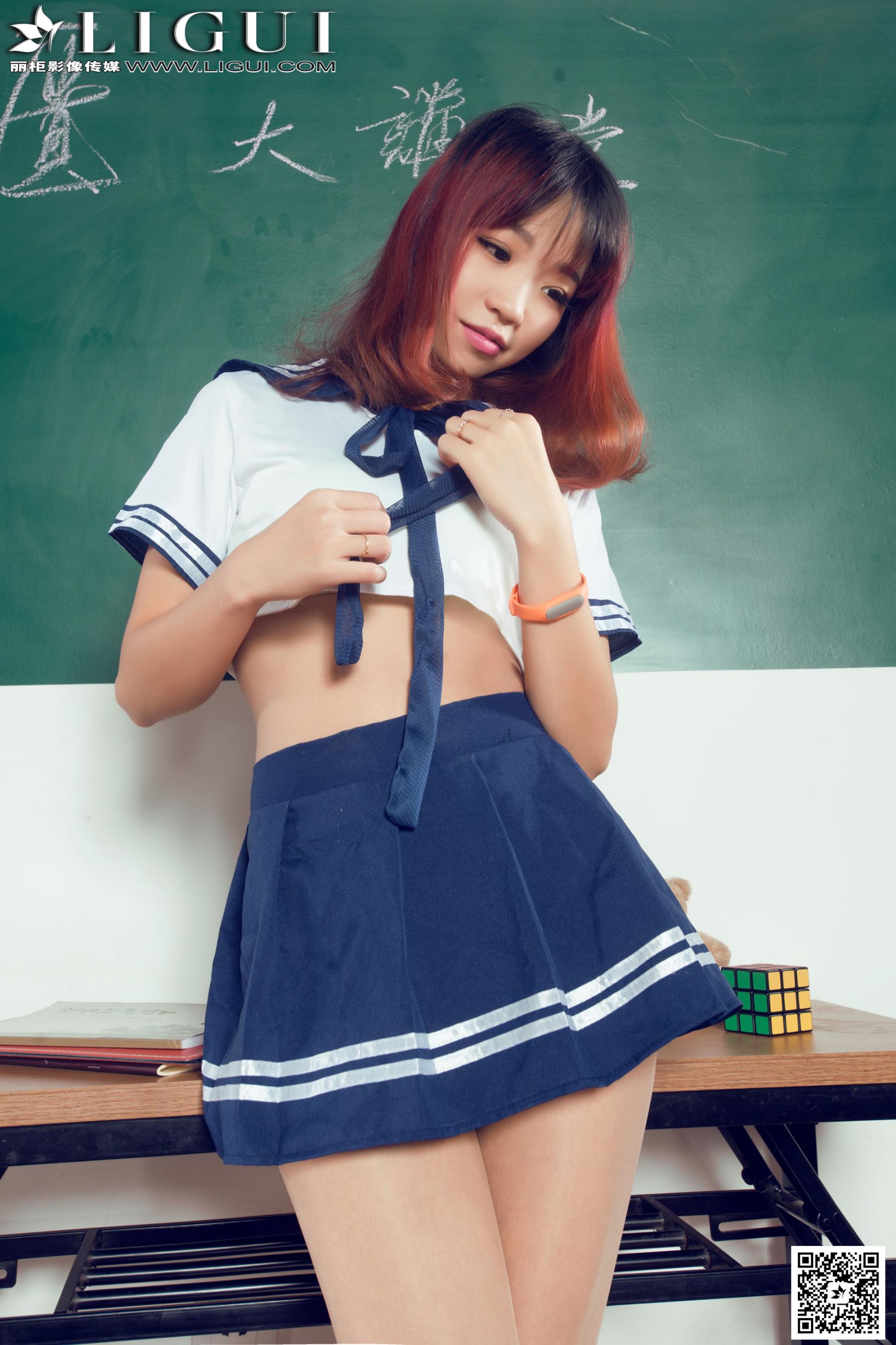 Model Liya《教室里的水手服校花》上下全集  美腿玉足写真图片-图5