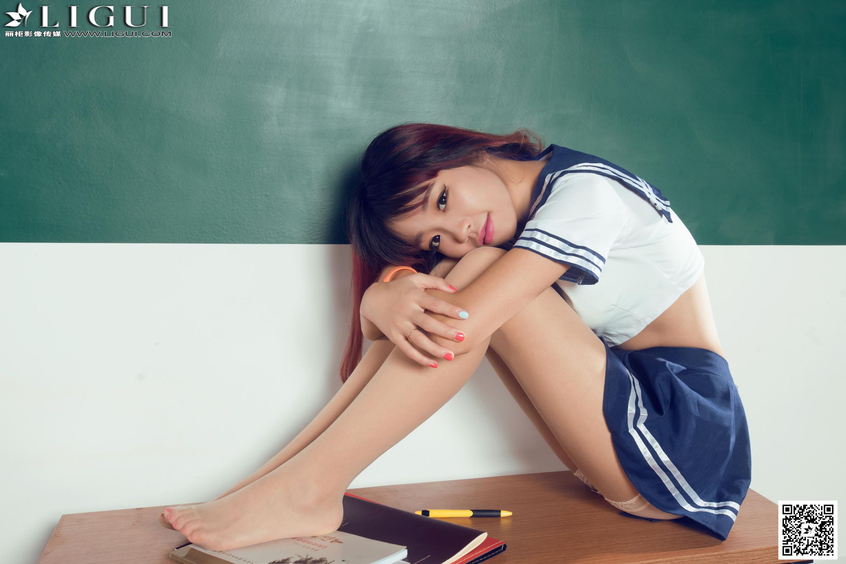 Model Liya《教室里的水手服校花》上下全集  美腿玉足写真图片-图62