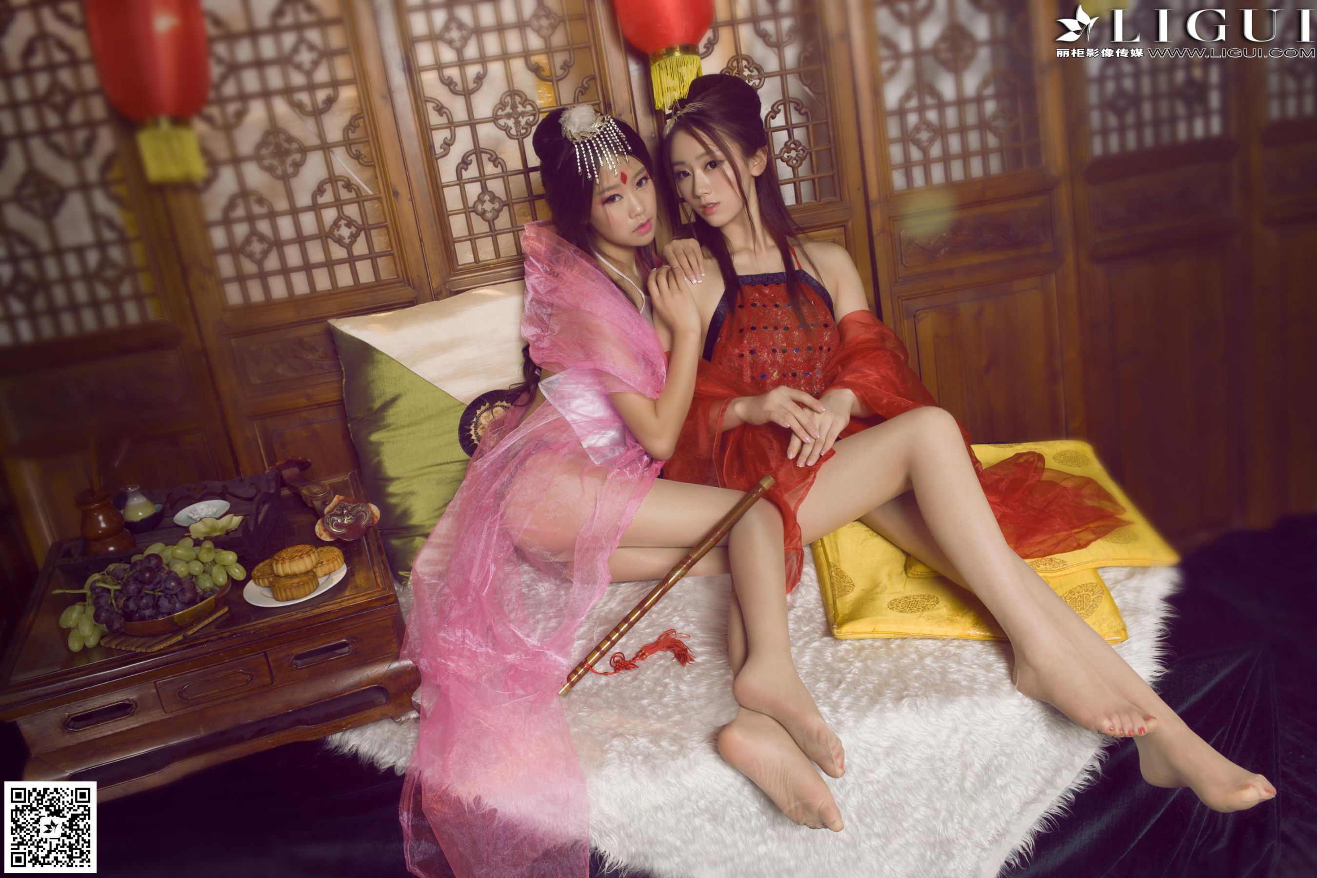 Model 语寒、然然《薄纱肚兜古典美人》  美腿玉足写真图片-图12