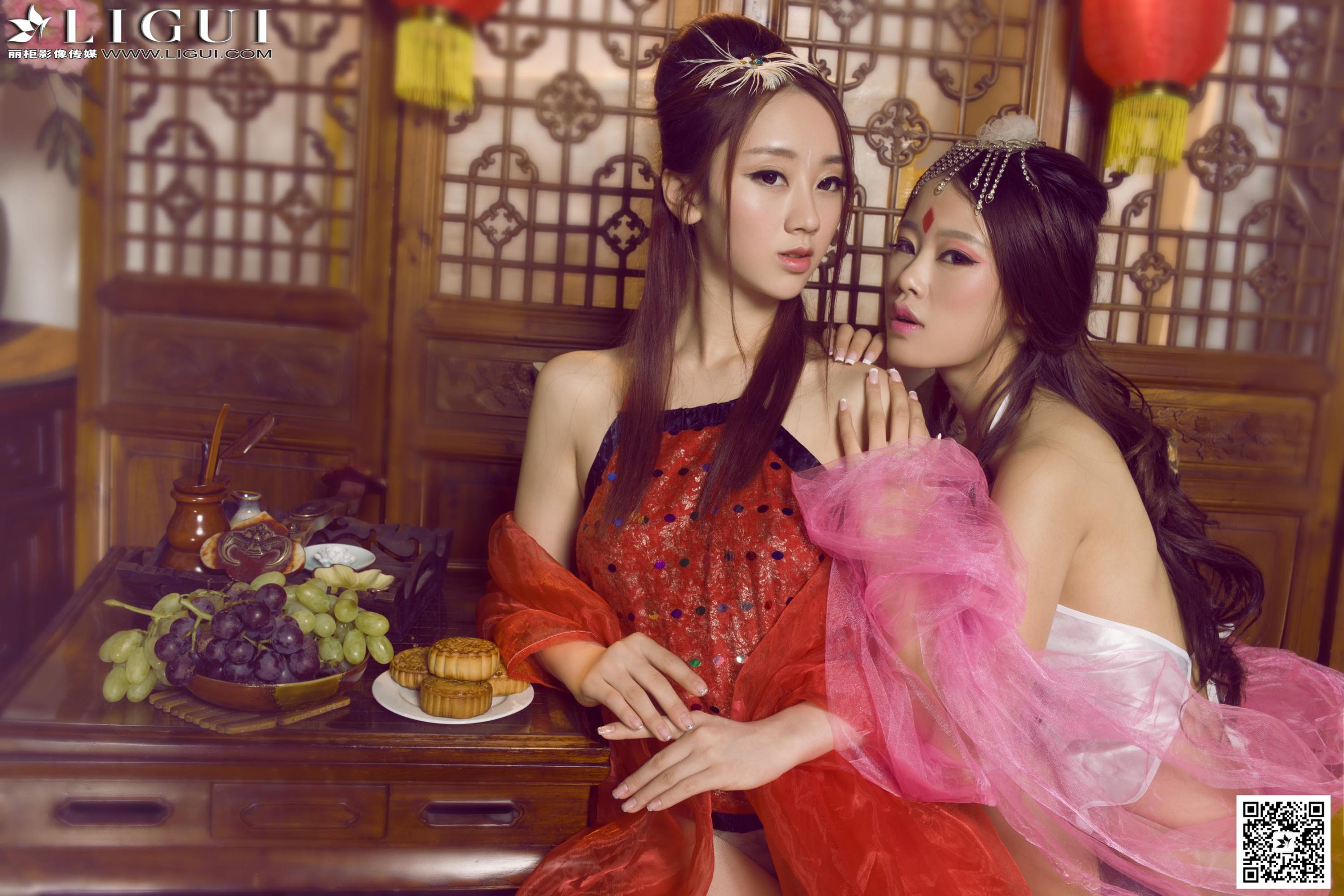 Model 语寒、然然《薄纱肚兜古典美人》  美腿玉足写真图片-图20