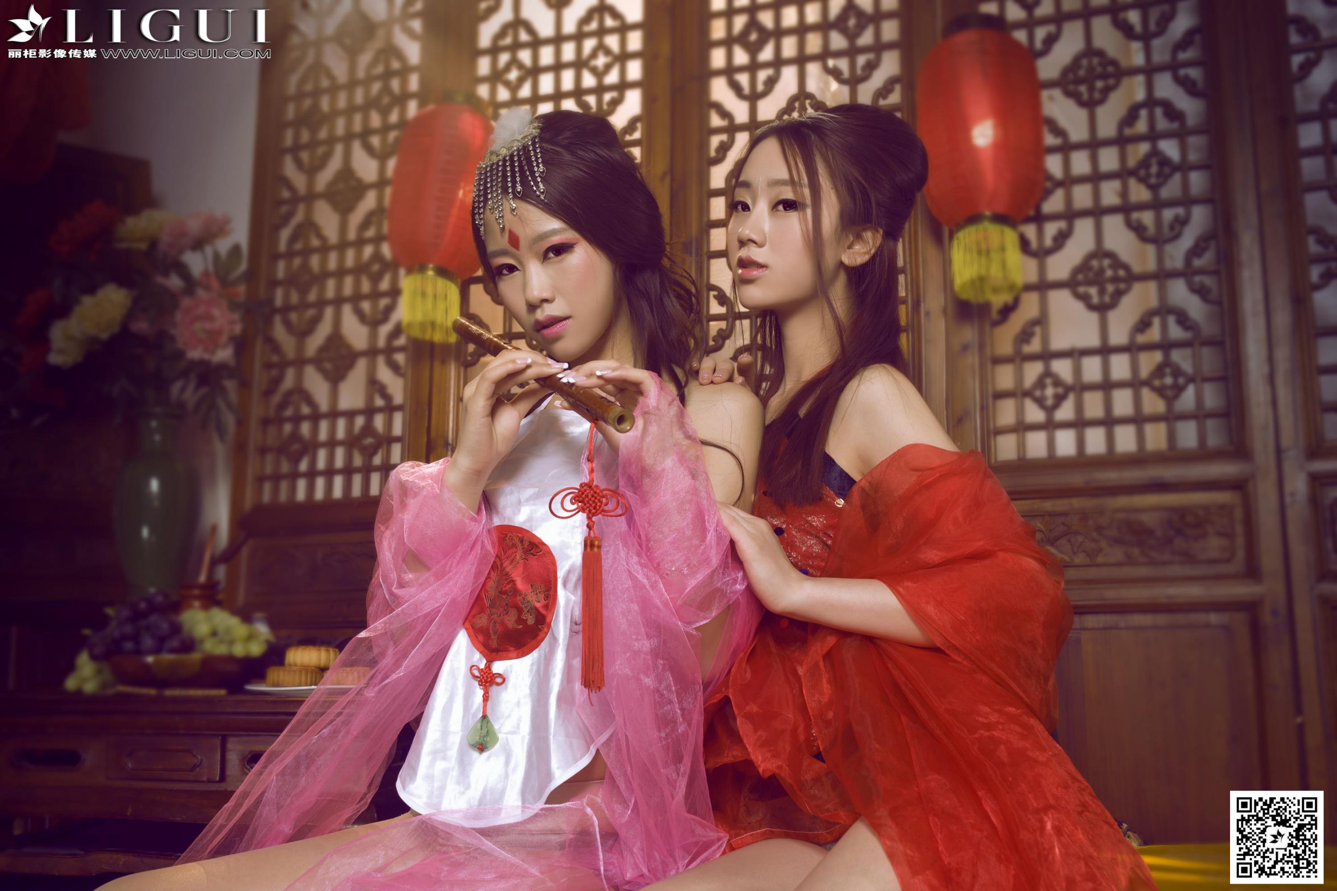 Model 语寒、然然《薄纱肚兜古典美人》  美腿玉足写真图片-图4