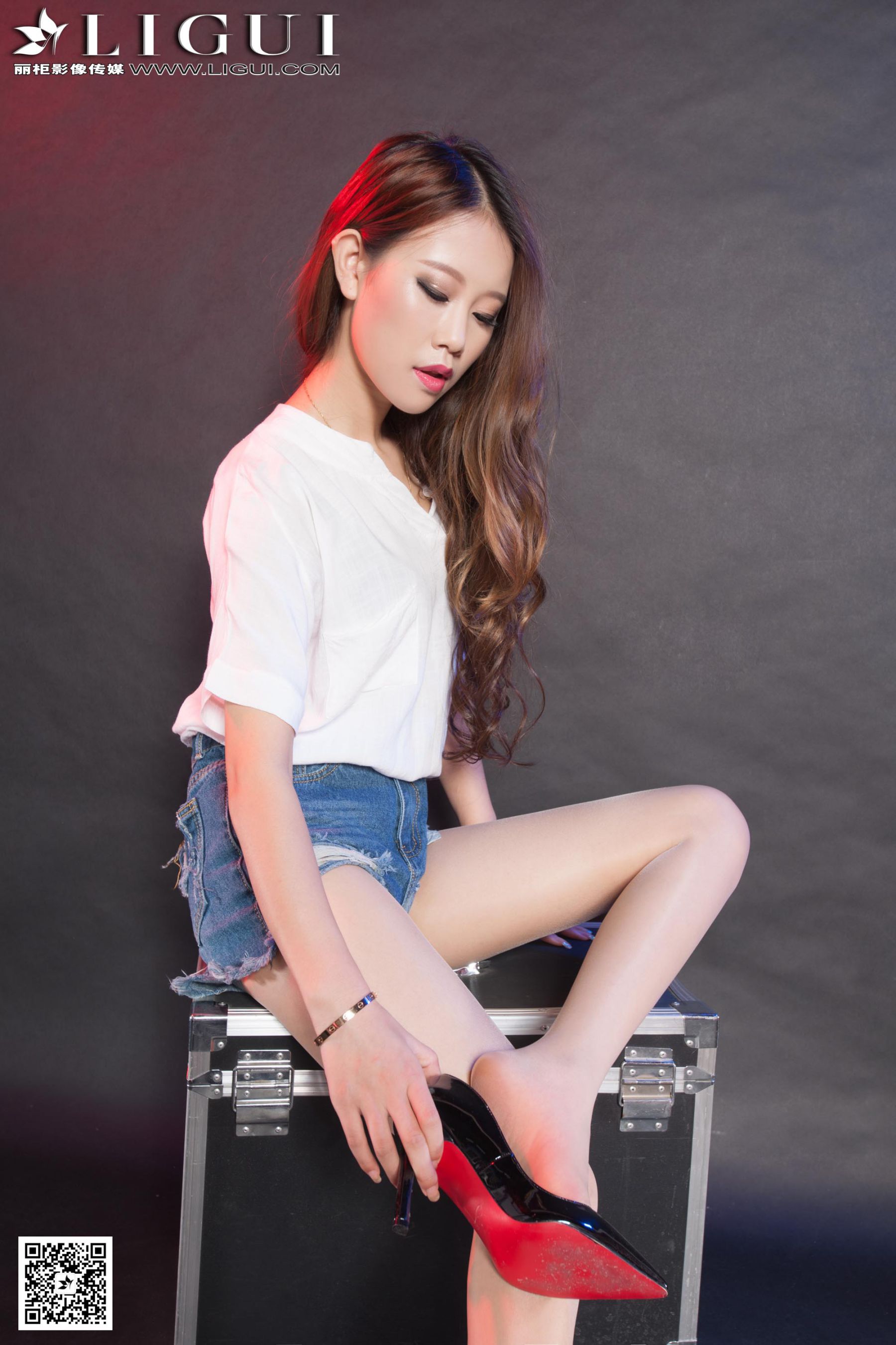 Model 语寒《牛仔热裤高跟》  美腿玉足写真图片-图15