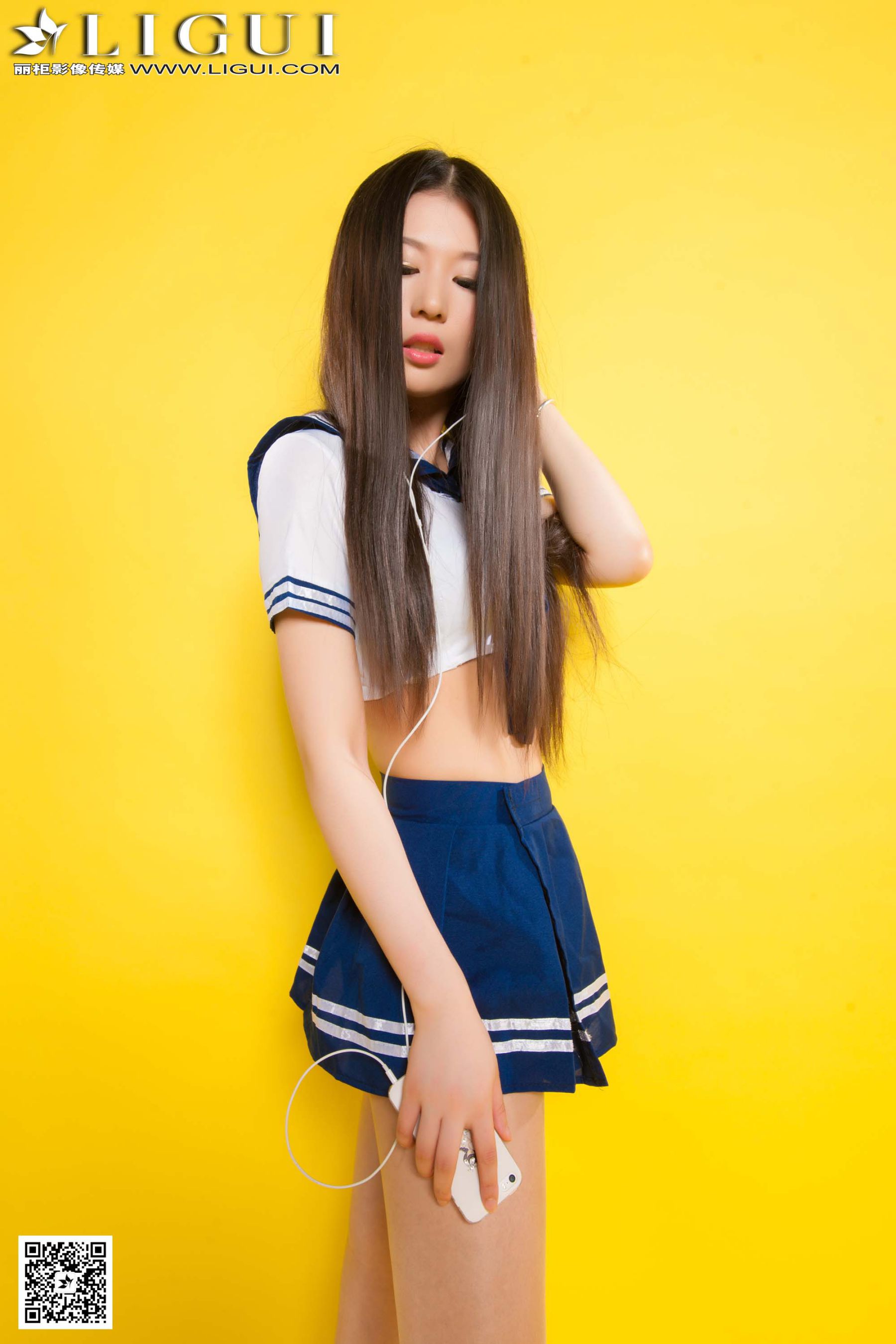 Model 佳怡《长发水手服美女丝足》美腿玉足写真图片-图1