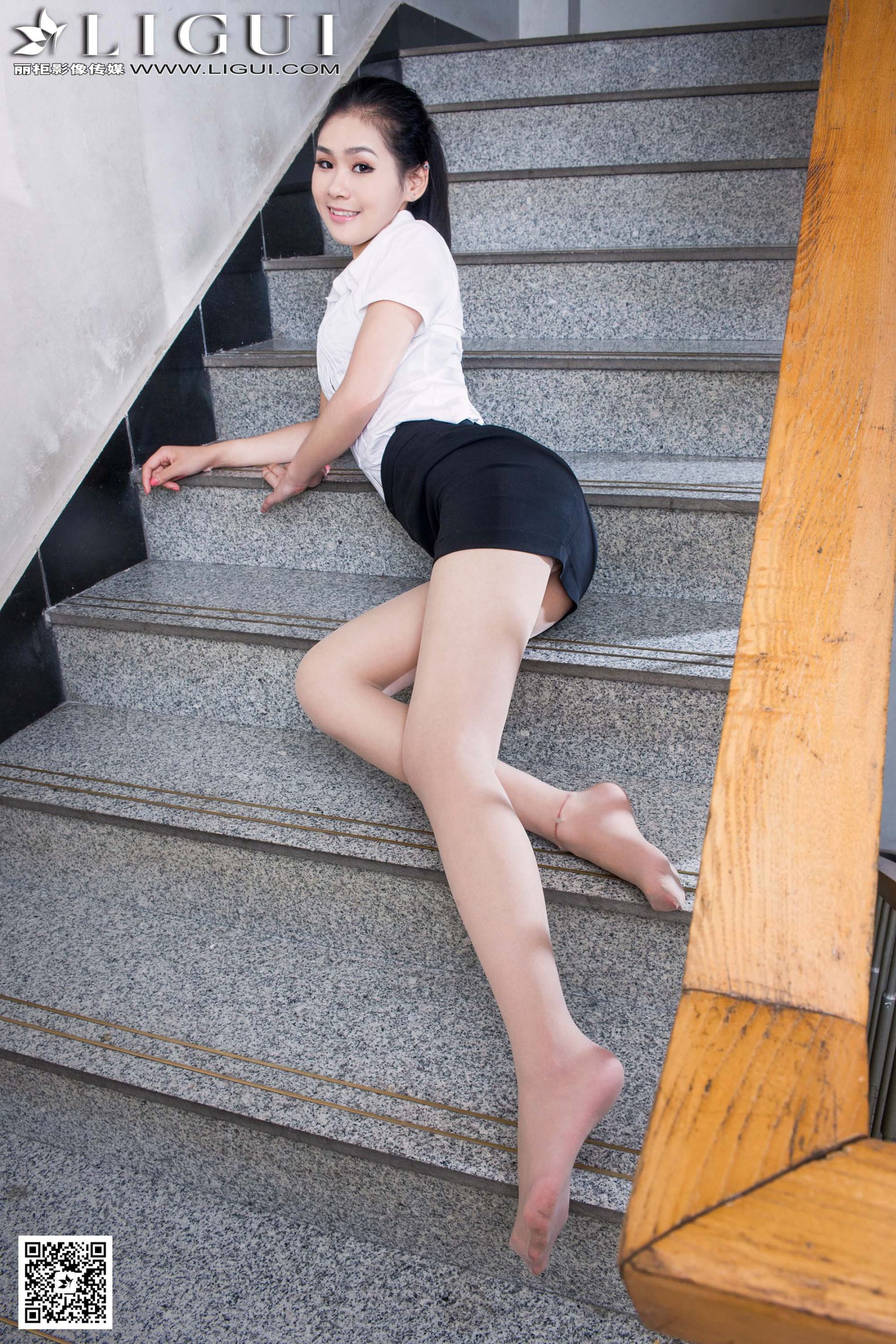 Model 凌凌《楼梯上的OL高跟丝足》上下全集  美腿玉足写真图片-图40