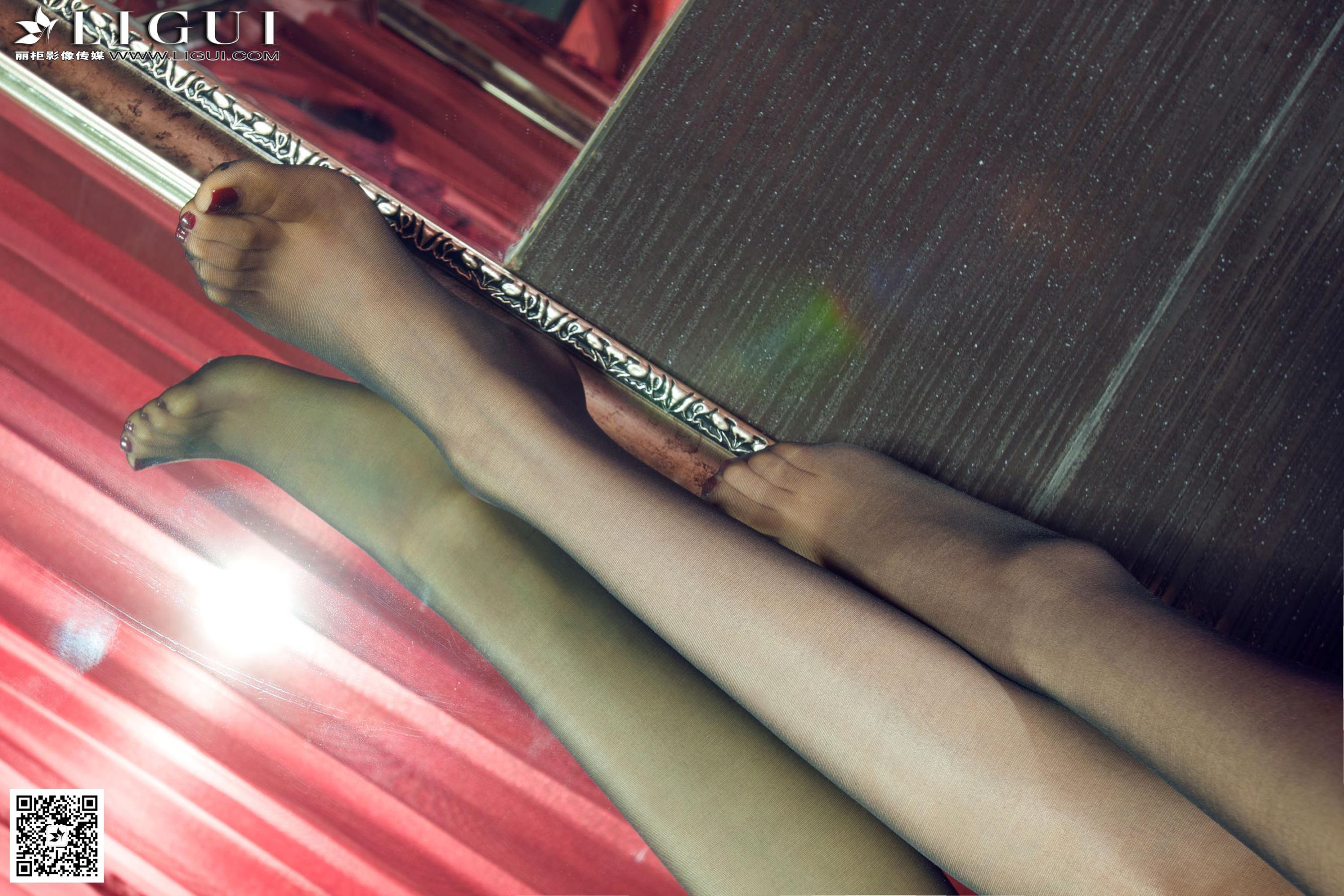 Model AMY《吊带裙黑丝高跟女郎》  美腿玉足写真图片-图46