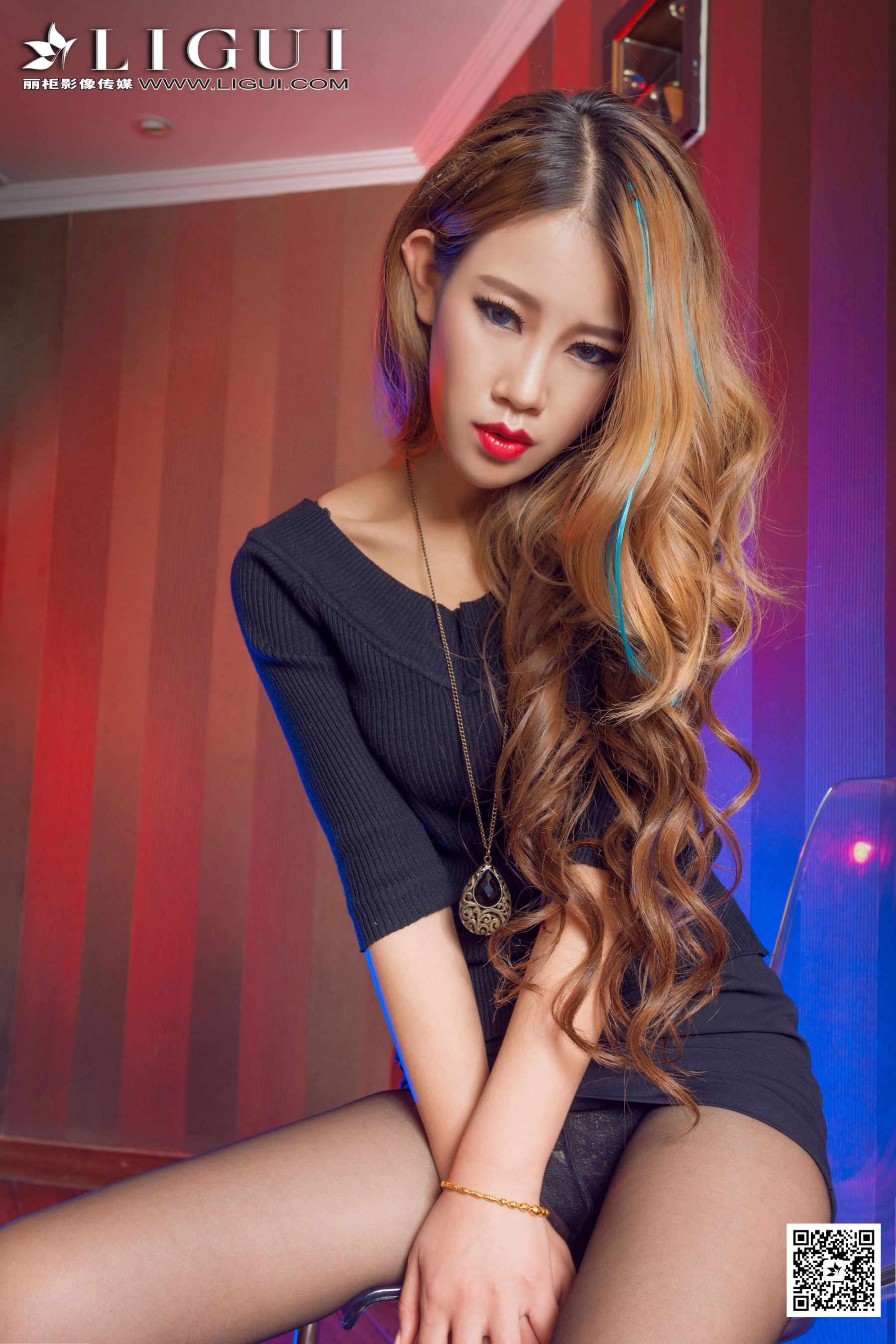 Model 语寒《极品灰丝红高跟女郎》上中下全集  美腿玉足写真图片-图50