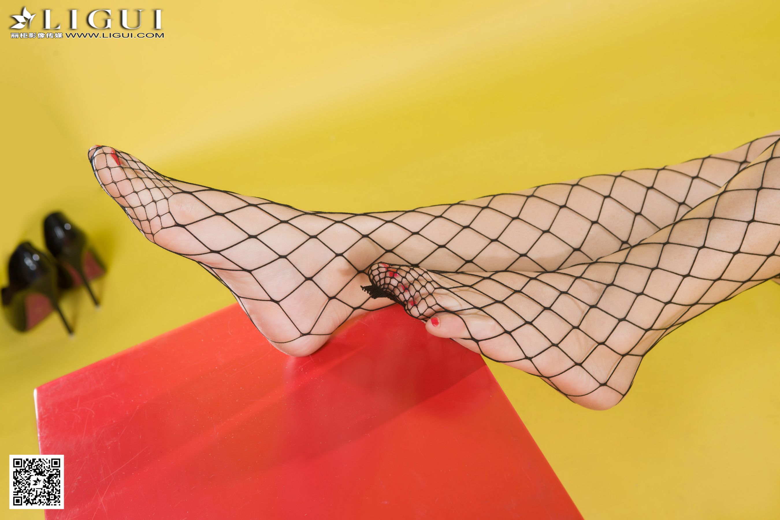 Model 卡琳《网袜兔女郎》美腿玉足写真图片-图32