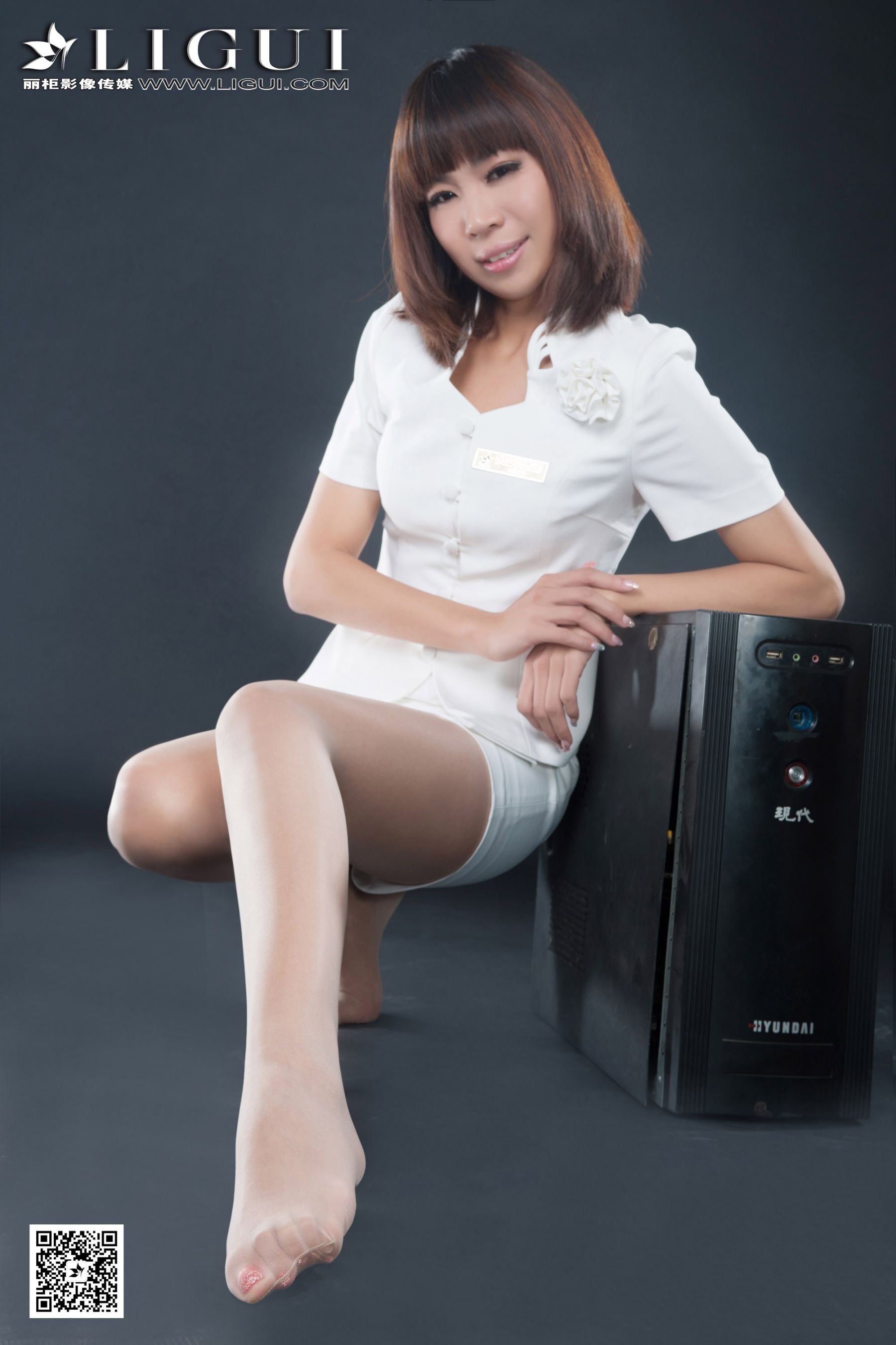 Model 甜甜《职业装肉丝袜丝足》上下全集  美腿玉足写真图片-图14