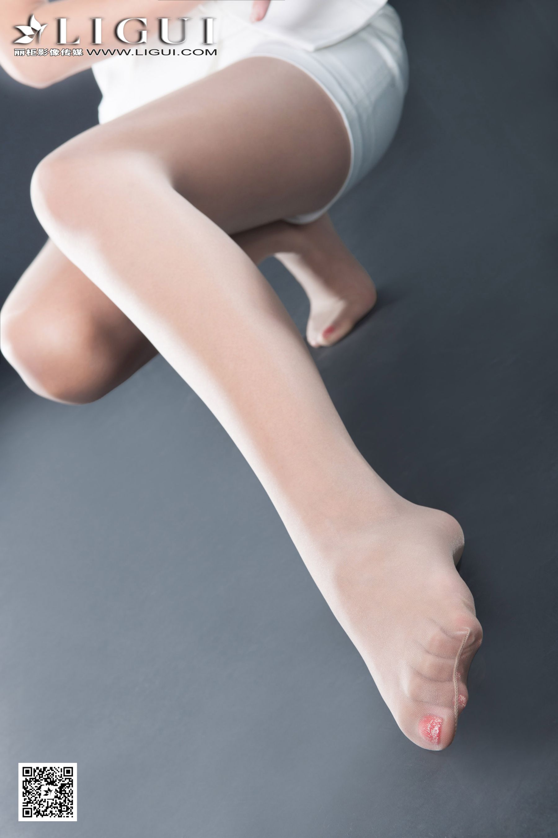 Model 甜甜《职业装肉丝袜丝足》上下全集  美腿玉足写真图片-图15