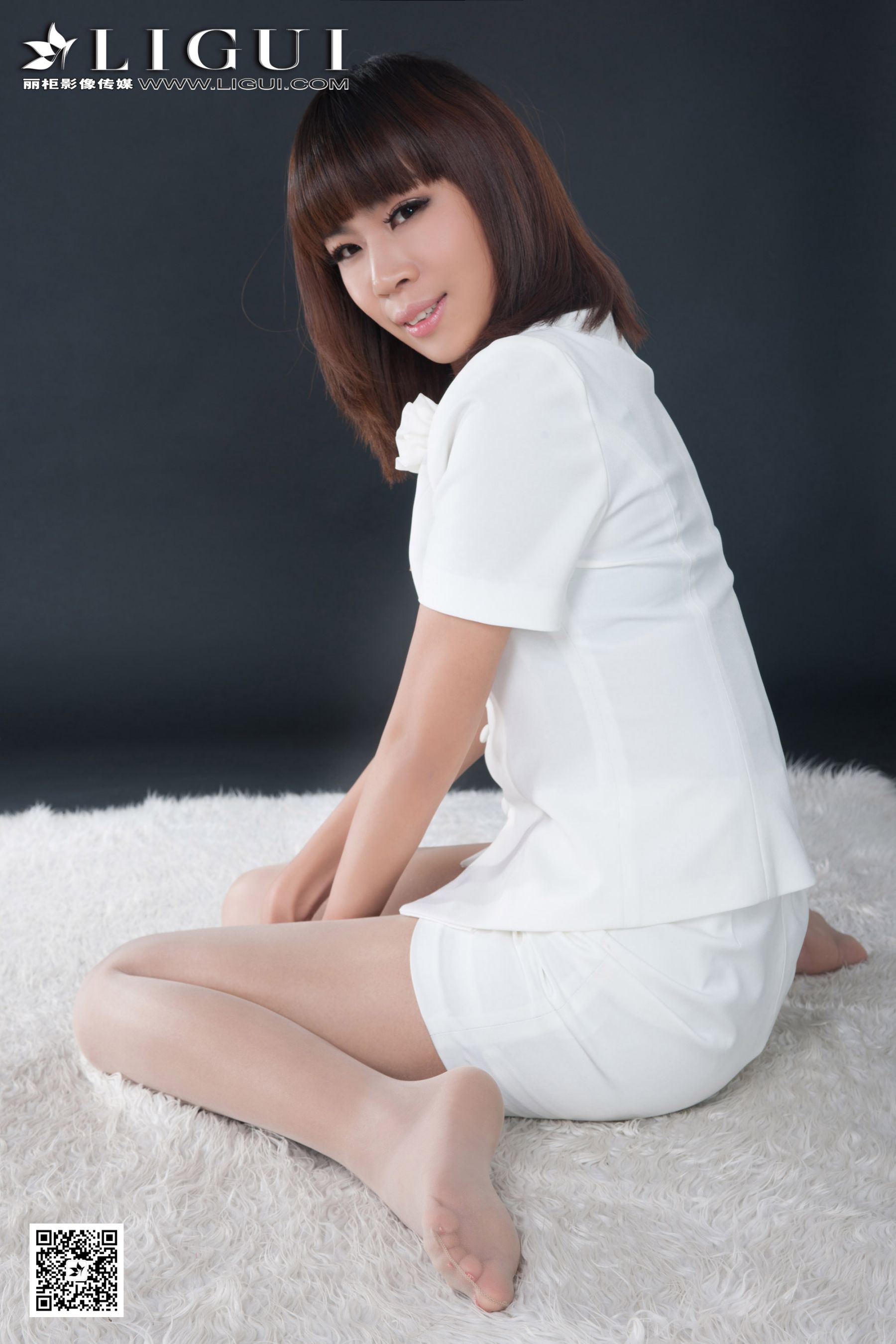 Model 甜甜《职业装肉丝袜丝足》上下全集  美腿玉足写真图片-图37